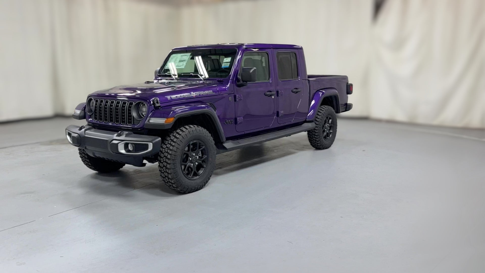 2026 Jeep Gladiator vehicle photo