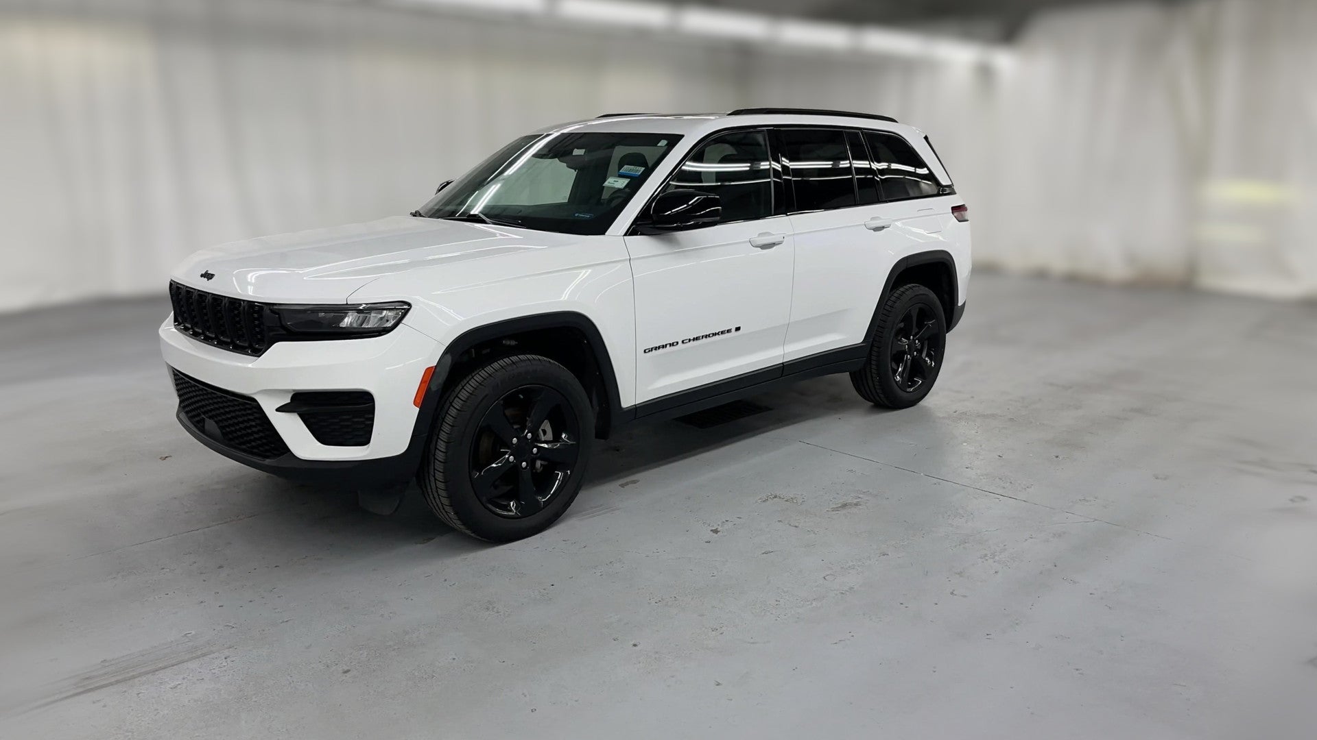 2023 Jeep Grand Cherokee vehicle photo