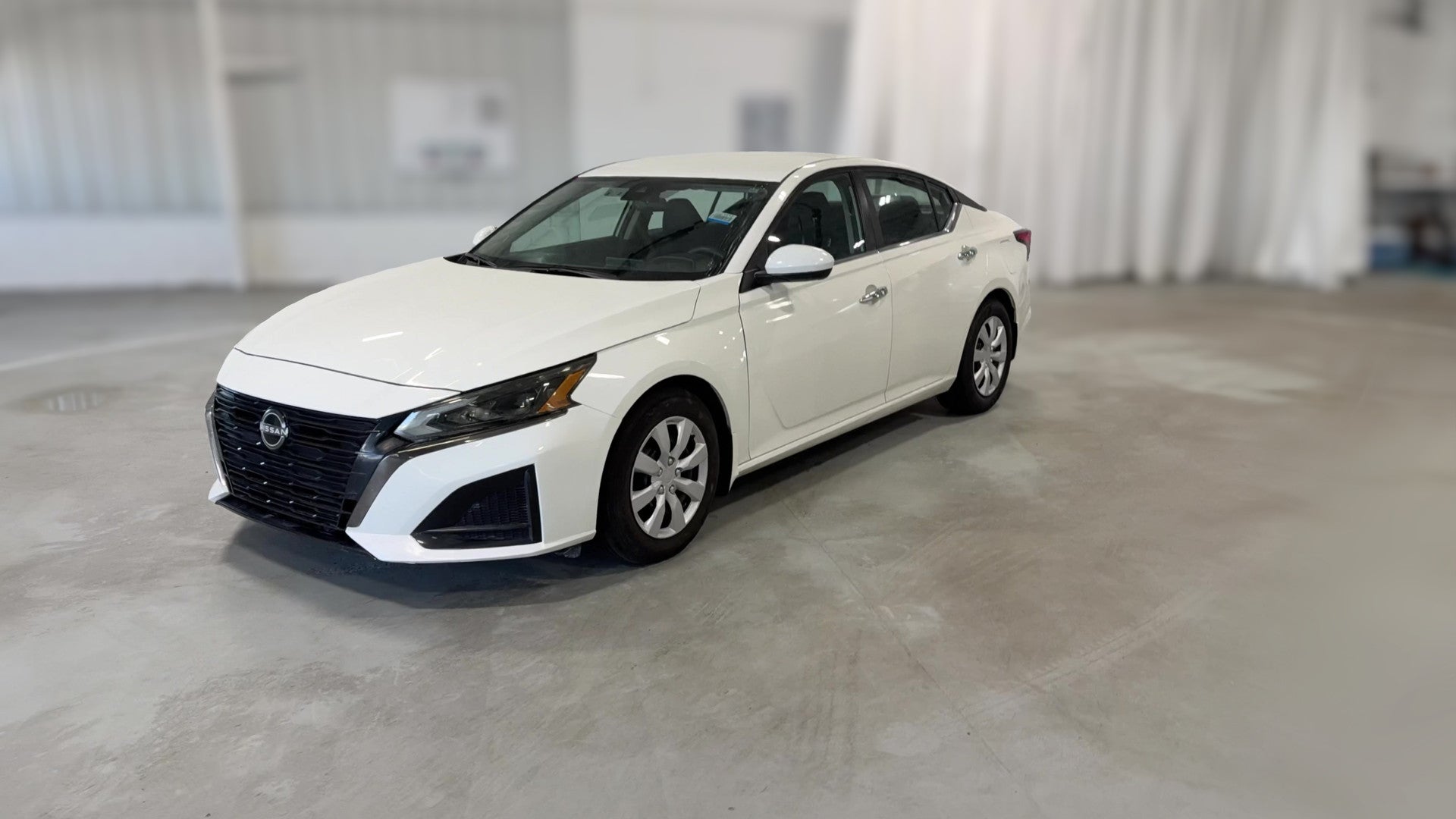 2023 Nissan Altima vehicle photo