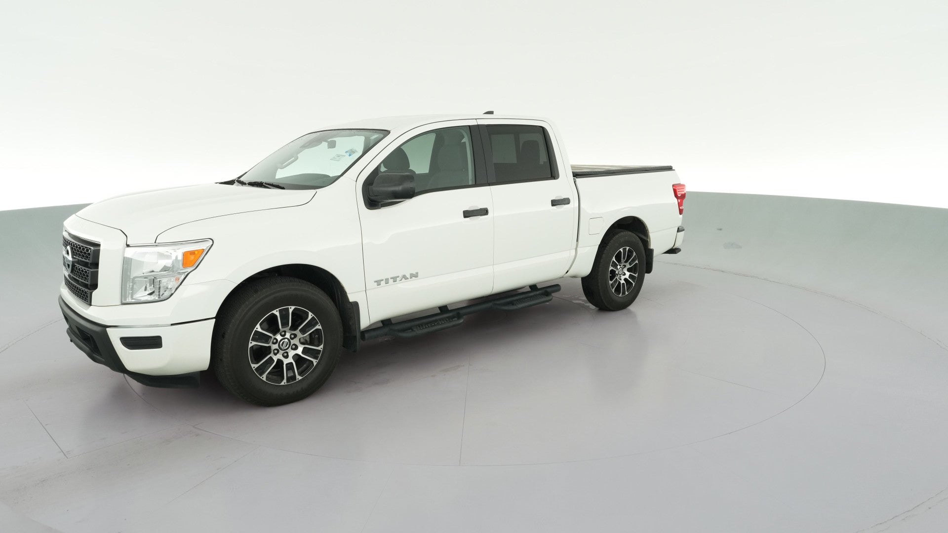 2022 Nissan Titan Crew Cab vehicle photo