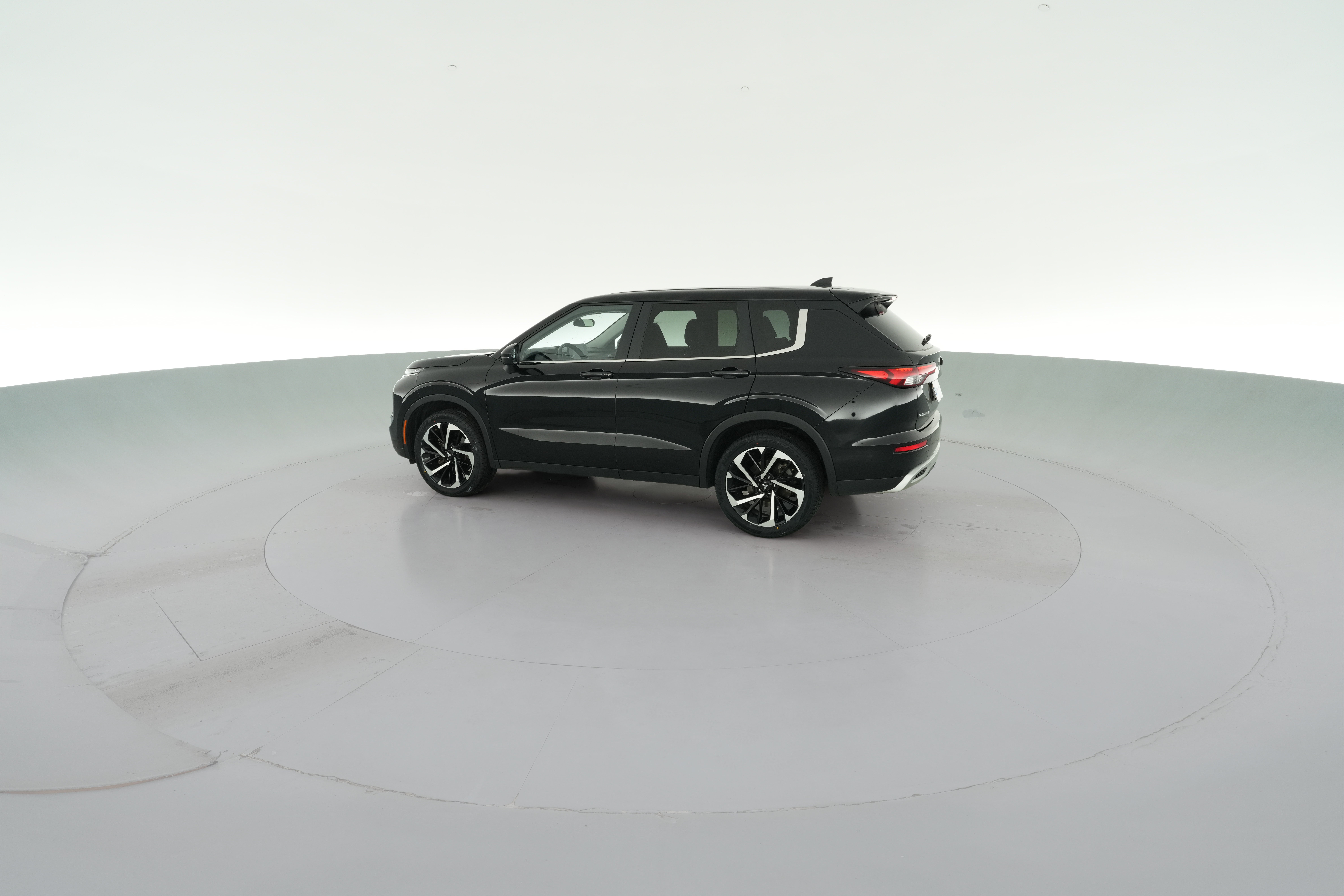 2024 Mitsubishi Outlander SE - Photo 32