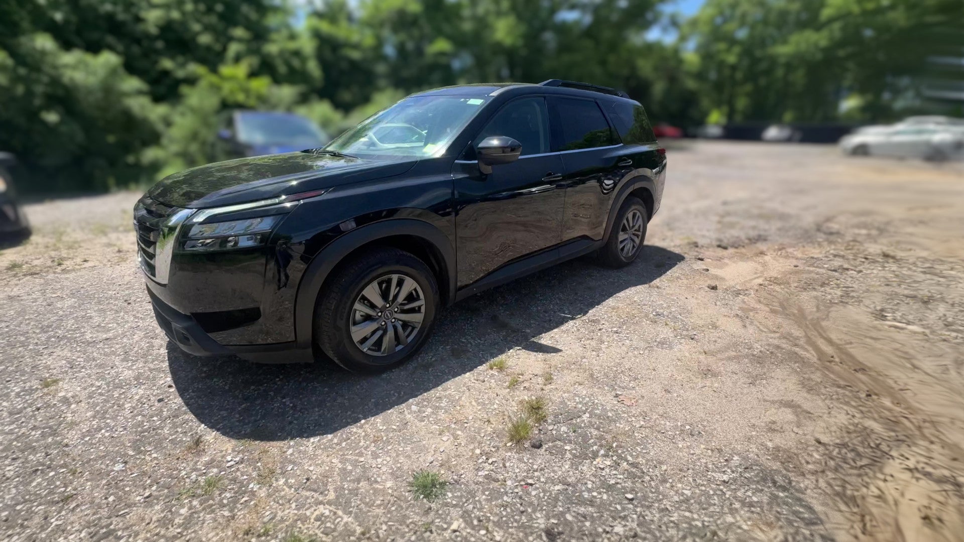 2025 Nissan Pathfinder vehicle photo