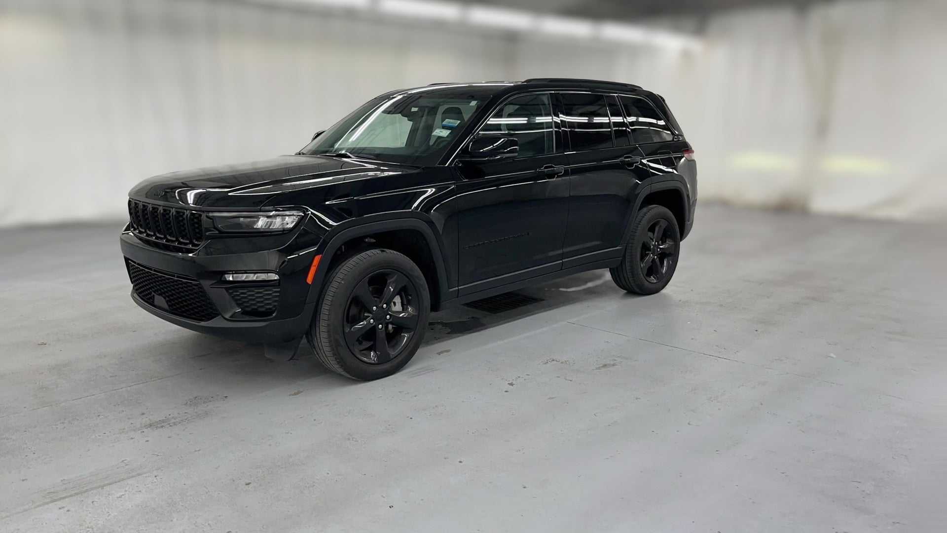 2023 Jeep Grand Cherokee vehicle photo