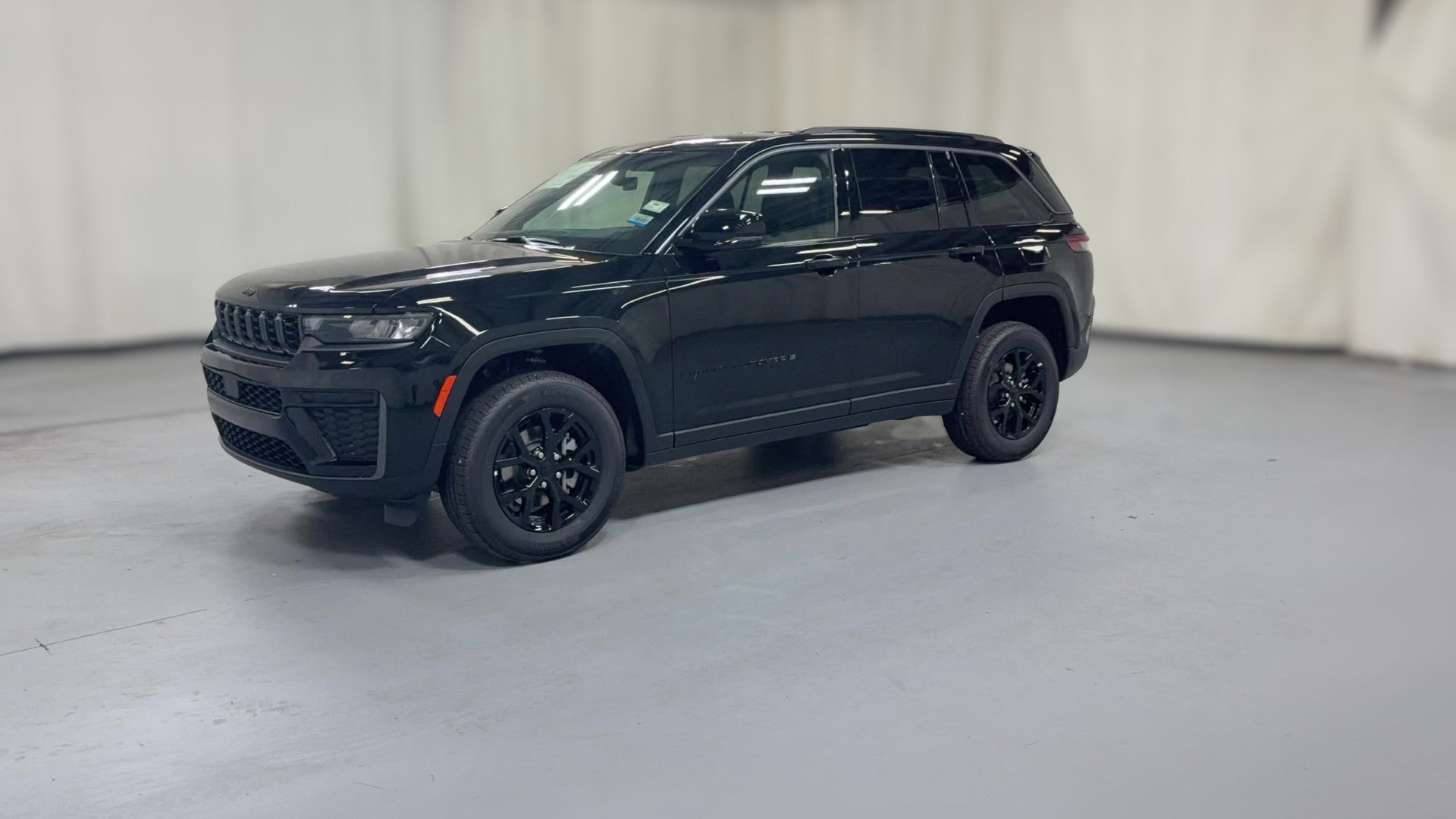 2026 Jeep Grand Cherokee vehicle photo