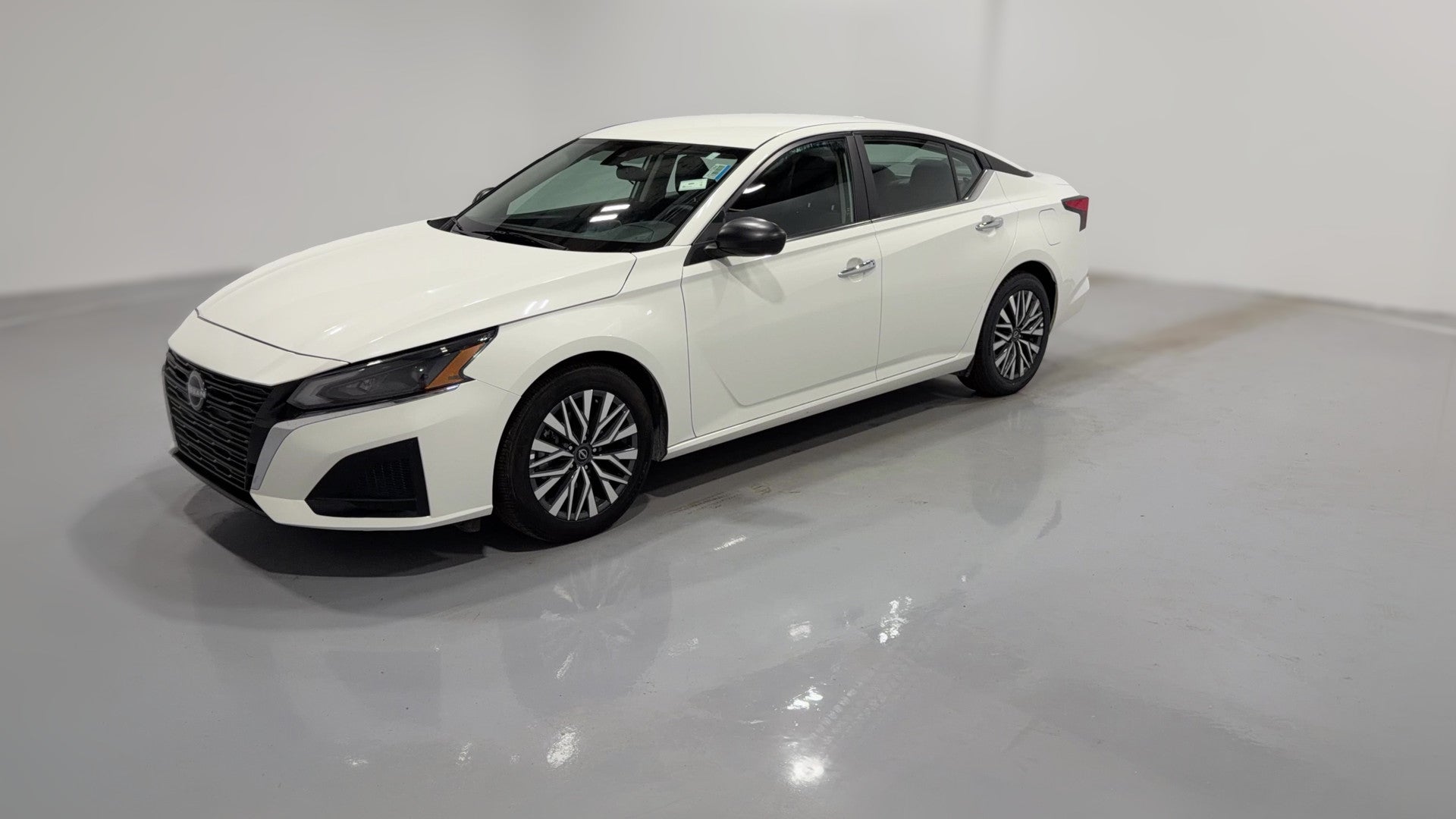 2025 Nissan Altima vehicle photo