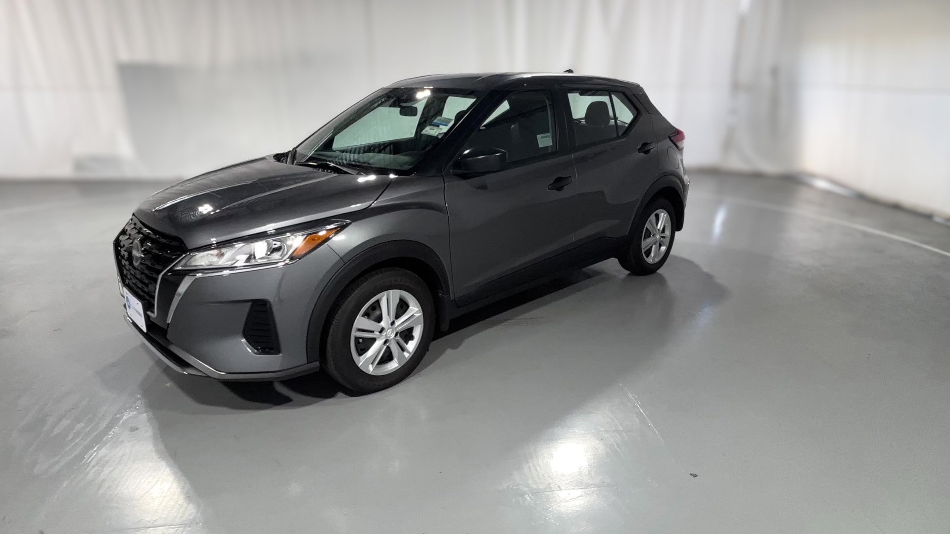 2025 Nissan Kicks Play vehicle photo