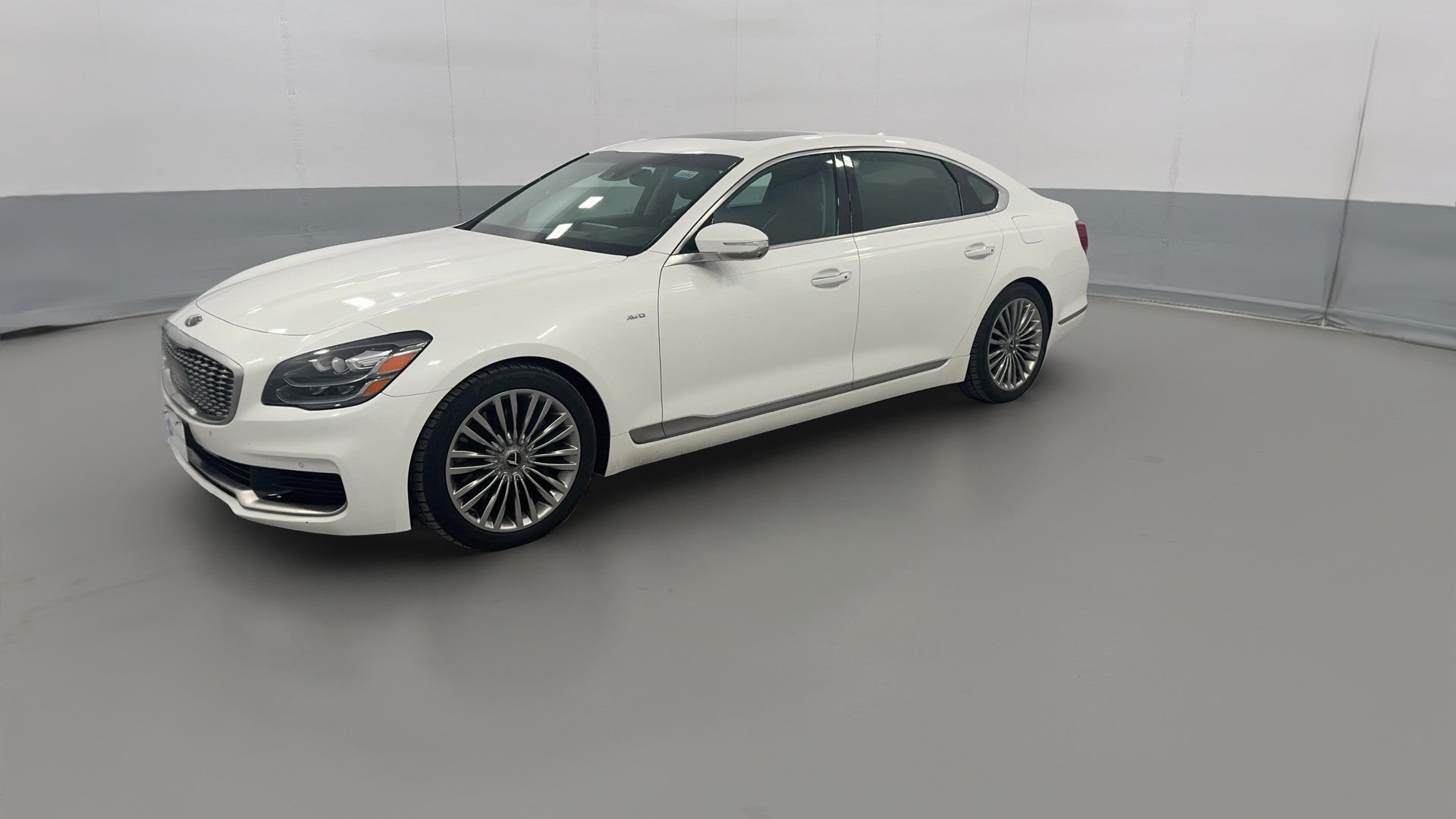 2019 Kia K900 vehicle photo