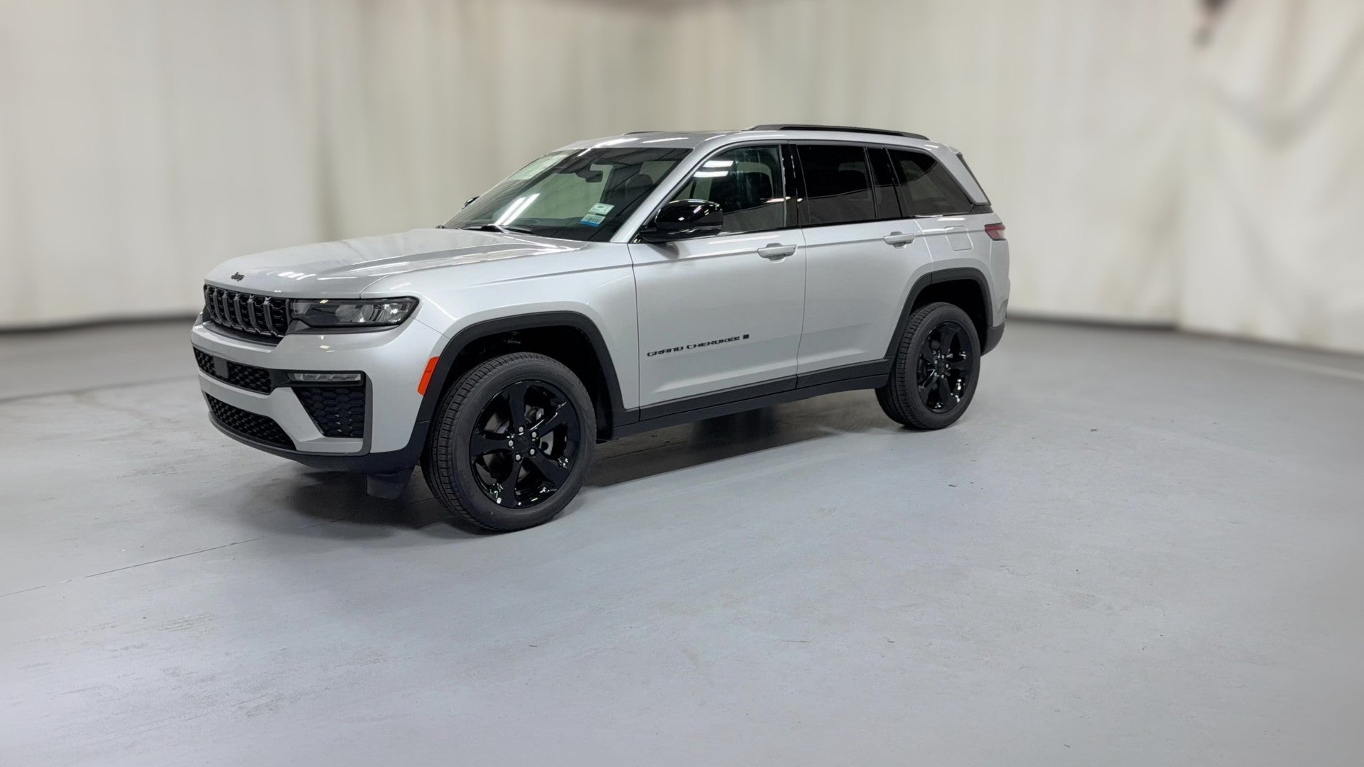 2026 Jeep Grand Cherokee vehicle photo