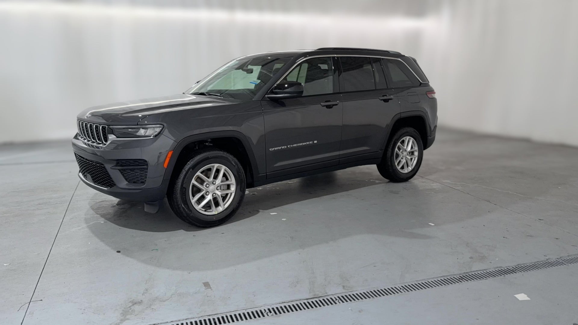 2026 Jeep Grand Cherokee vehicle photo