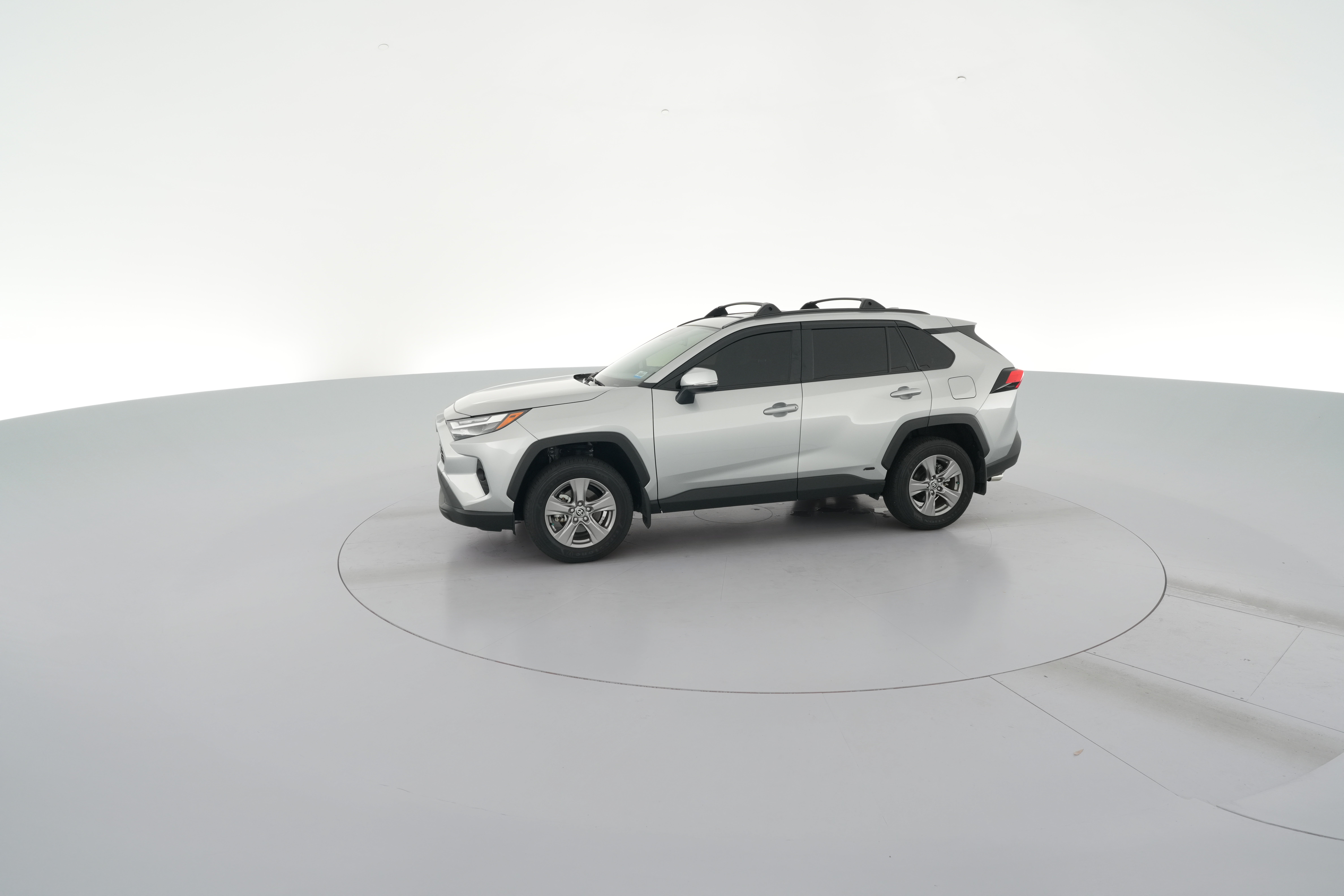 2025 Toyota RAV4 XLE - Photo 25