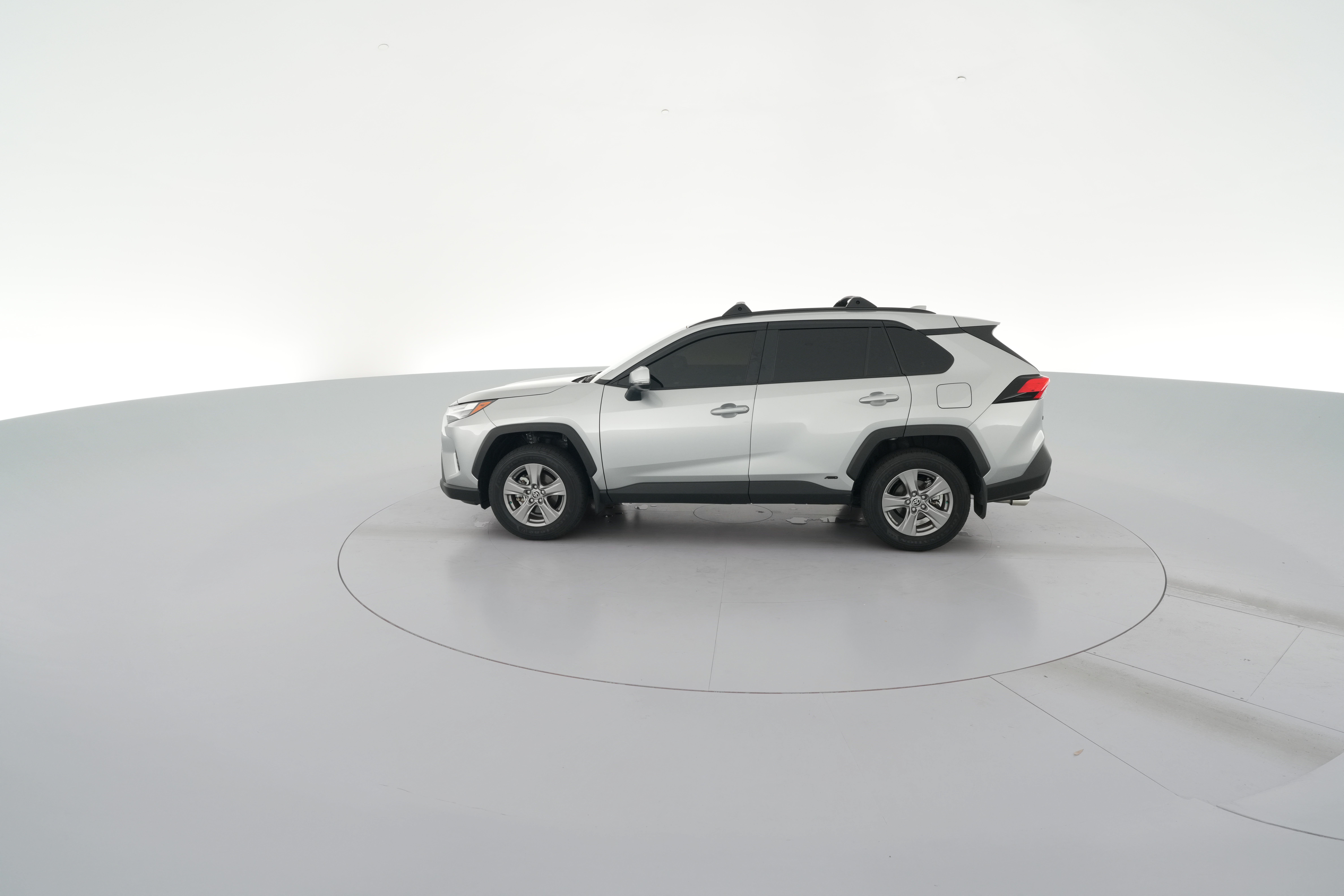 2025 Toyota RAV4 XLE - Photo 26