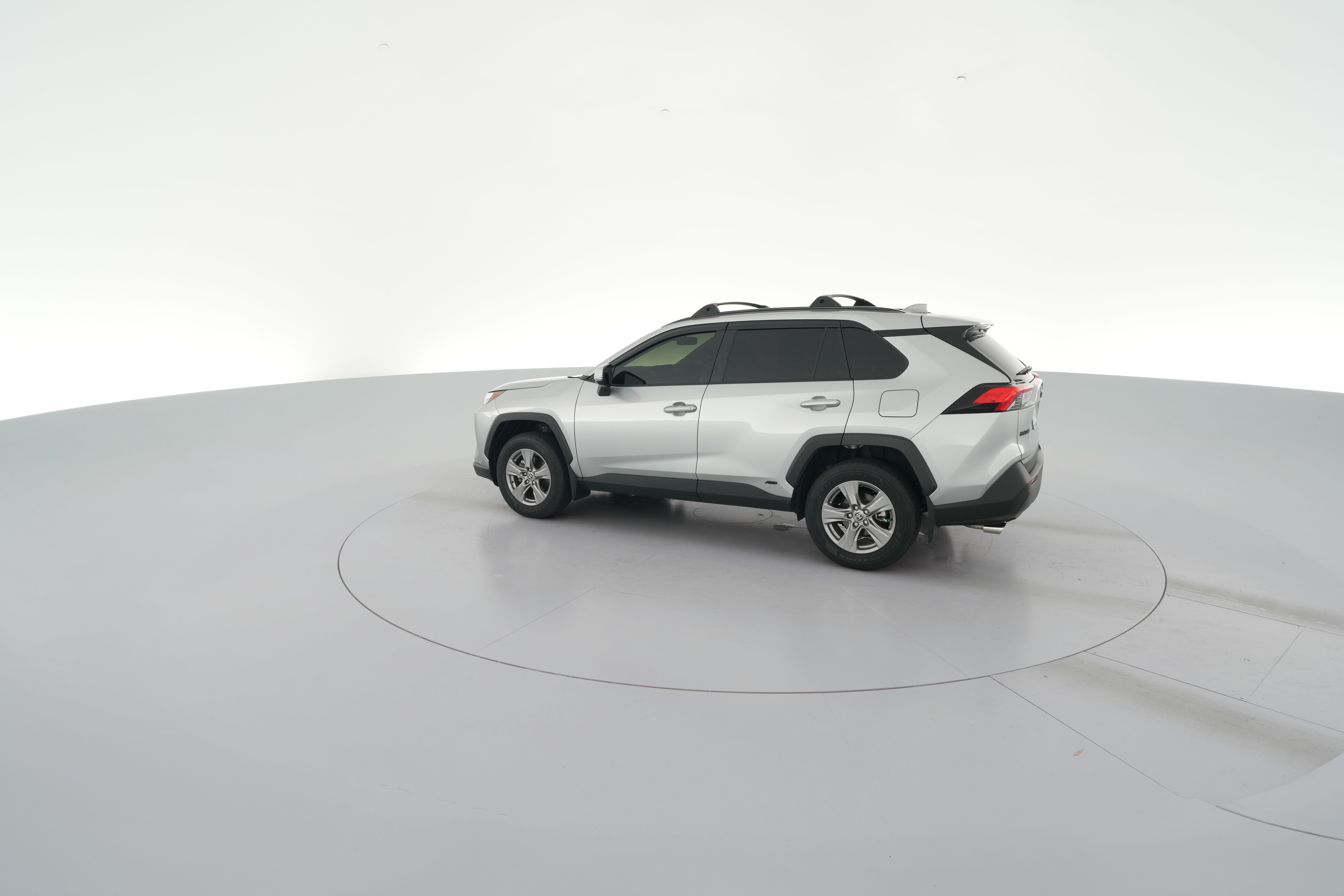 2025 Toyota RAV4 XLE - Photo 27