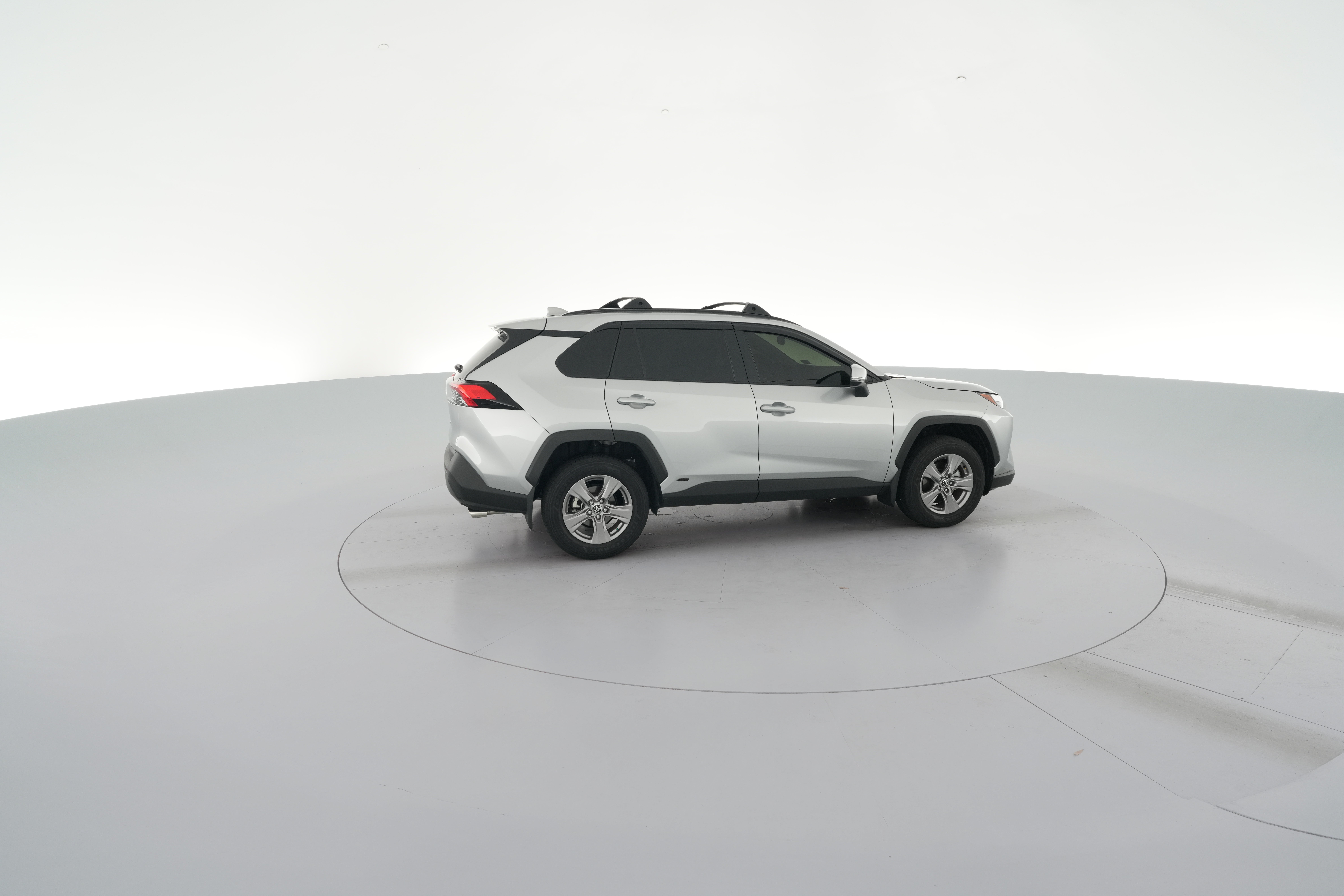 2025 Toyota RAV4 XLE - Photo 33