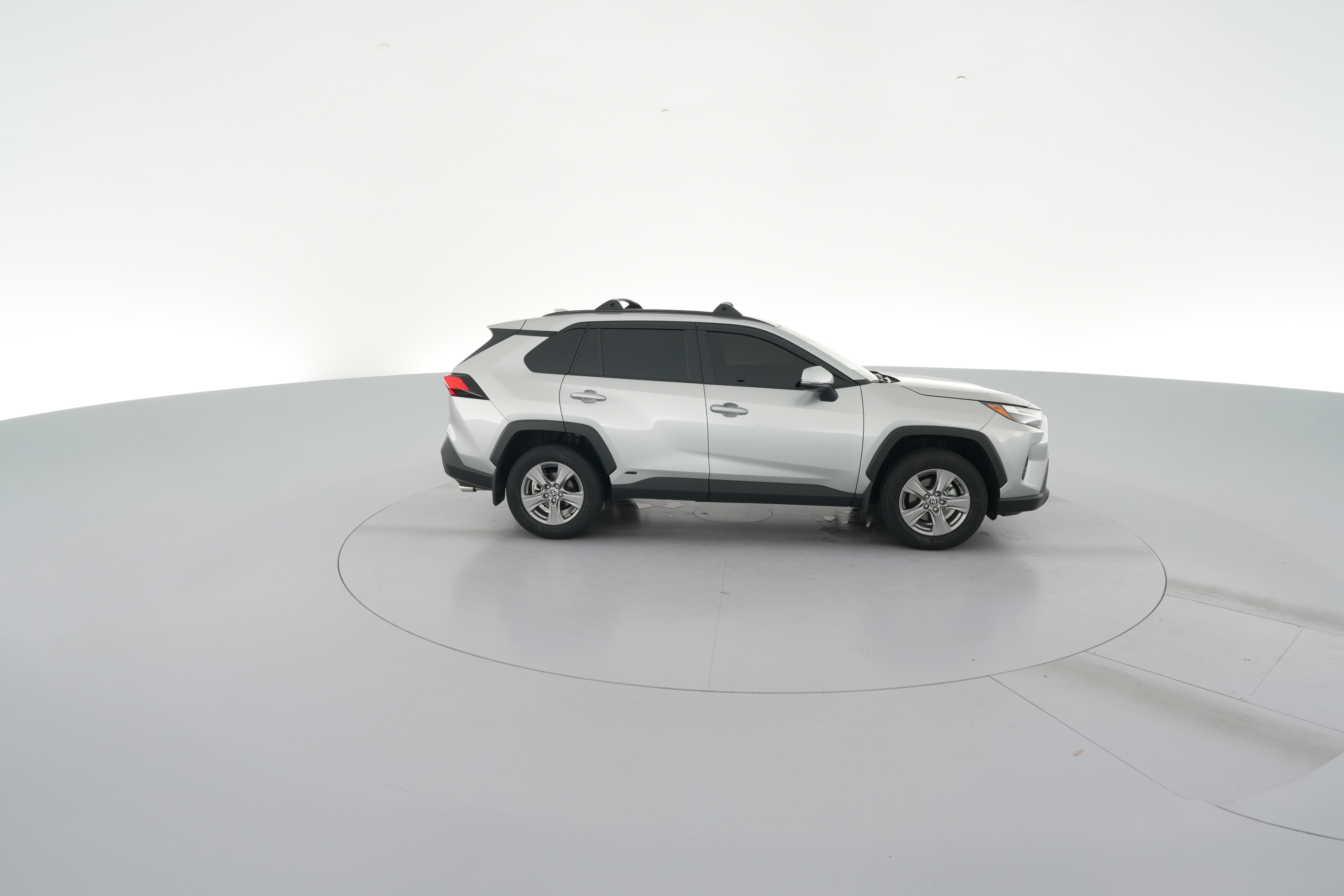 2025 Toyota RAV4 XLE - Photo 34