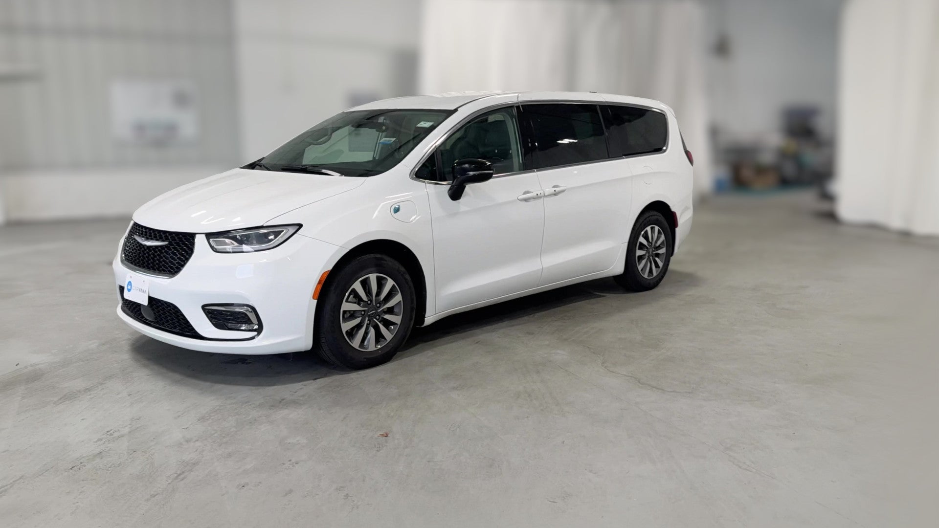 2024 Chrysler Pacifica Hybrid vehicle photo