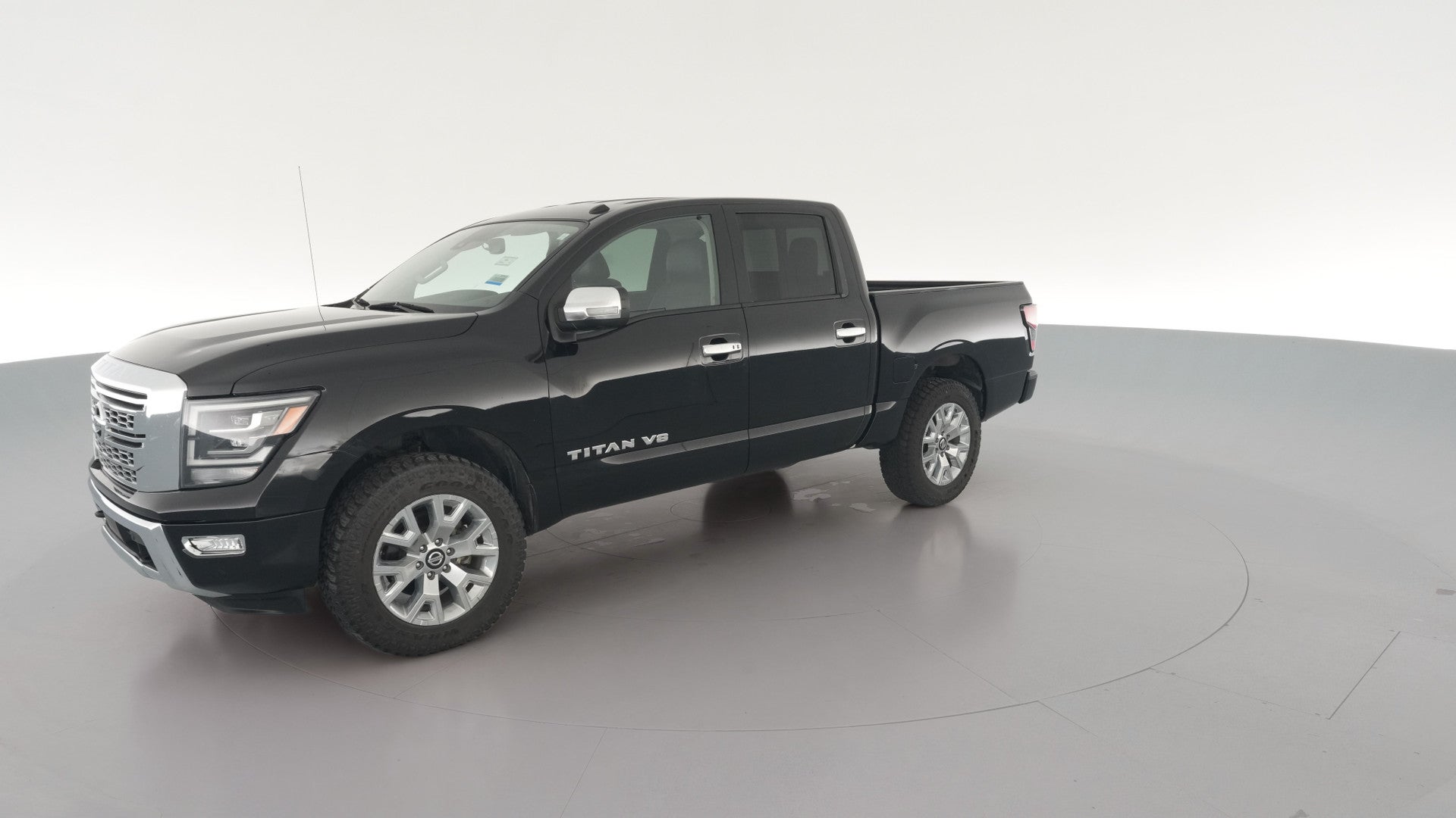 2020 Nissan Titan Crew Cab vehicle photo