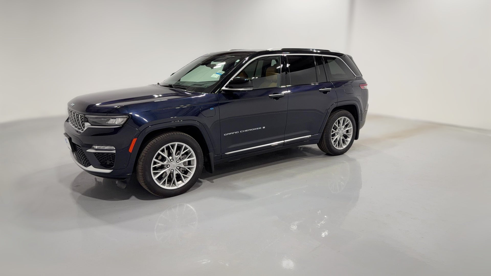 2023 Jeep Grand Cherokee 4xe vehicle photo