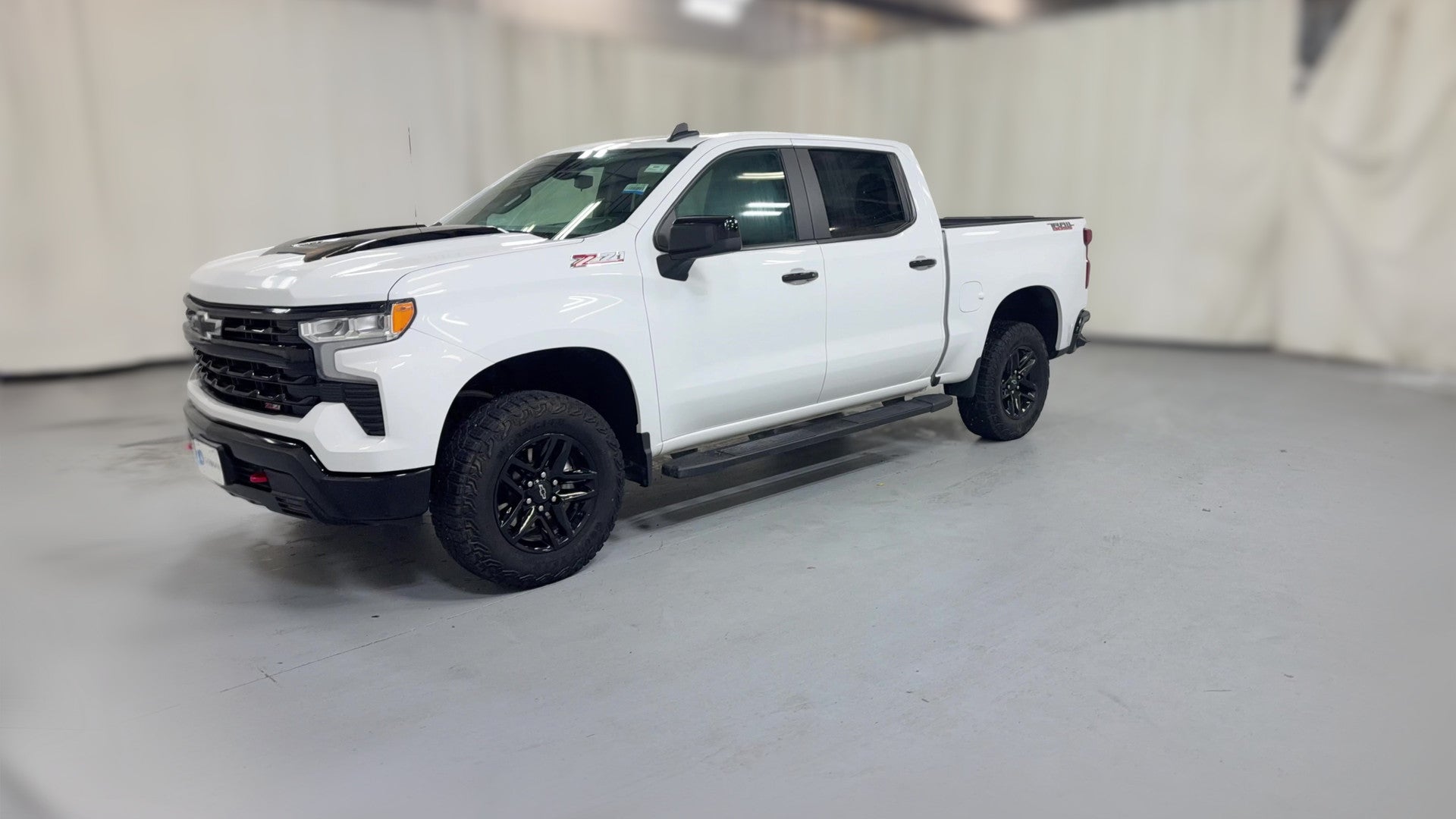 2025 Chevrolet Silverado 1500 Crew Cab vehicle photo