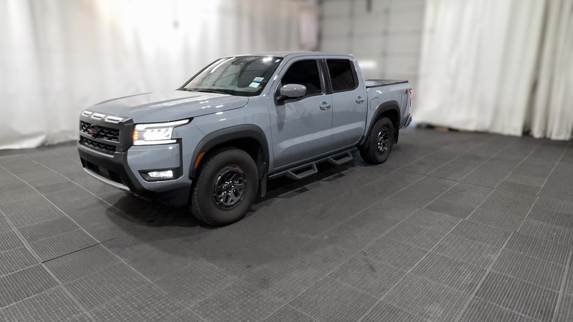 2025 Nissan Frontier Crew Cab vehicle photo