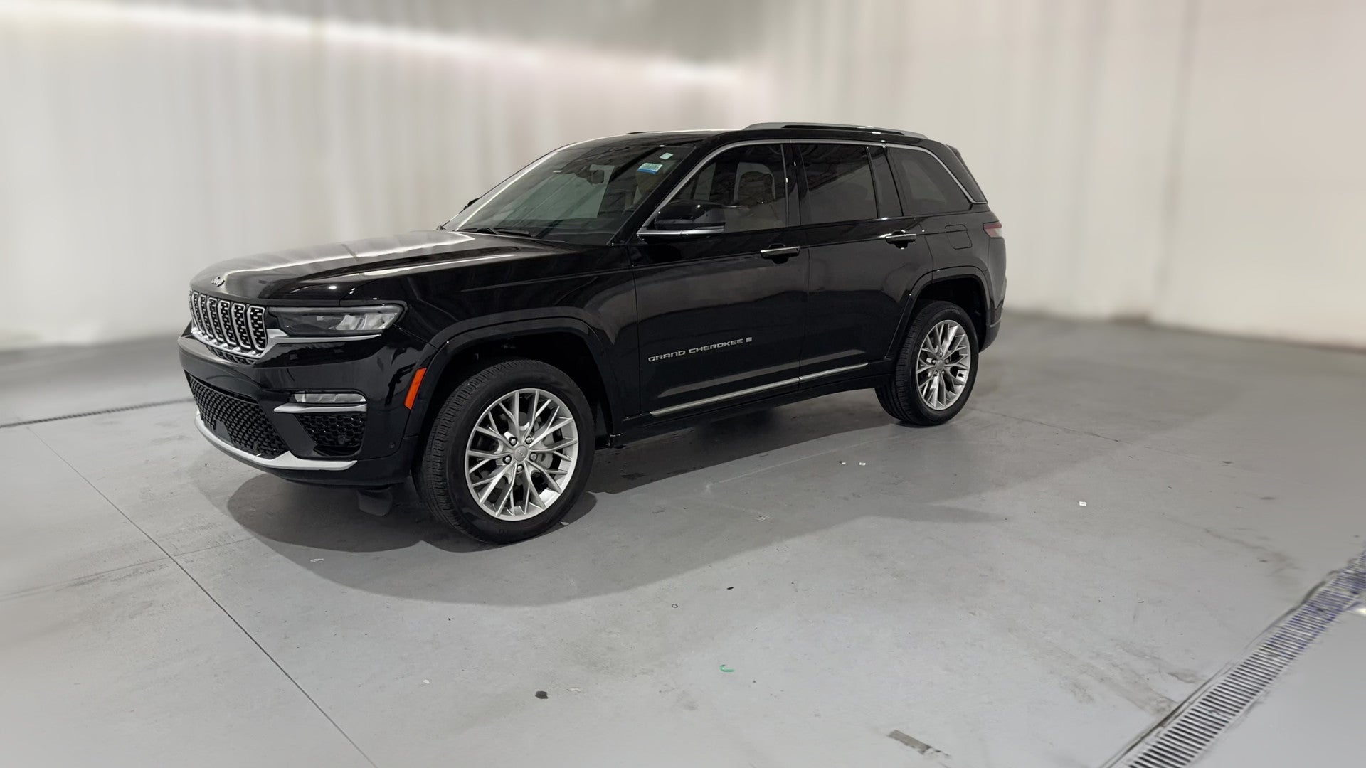 2023 Jeep Grand Cherokee vehicle photo