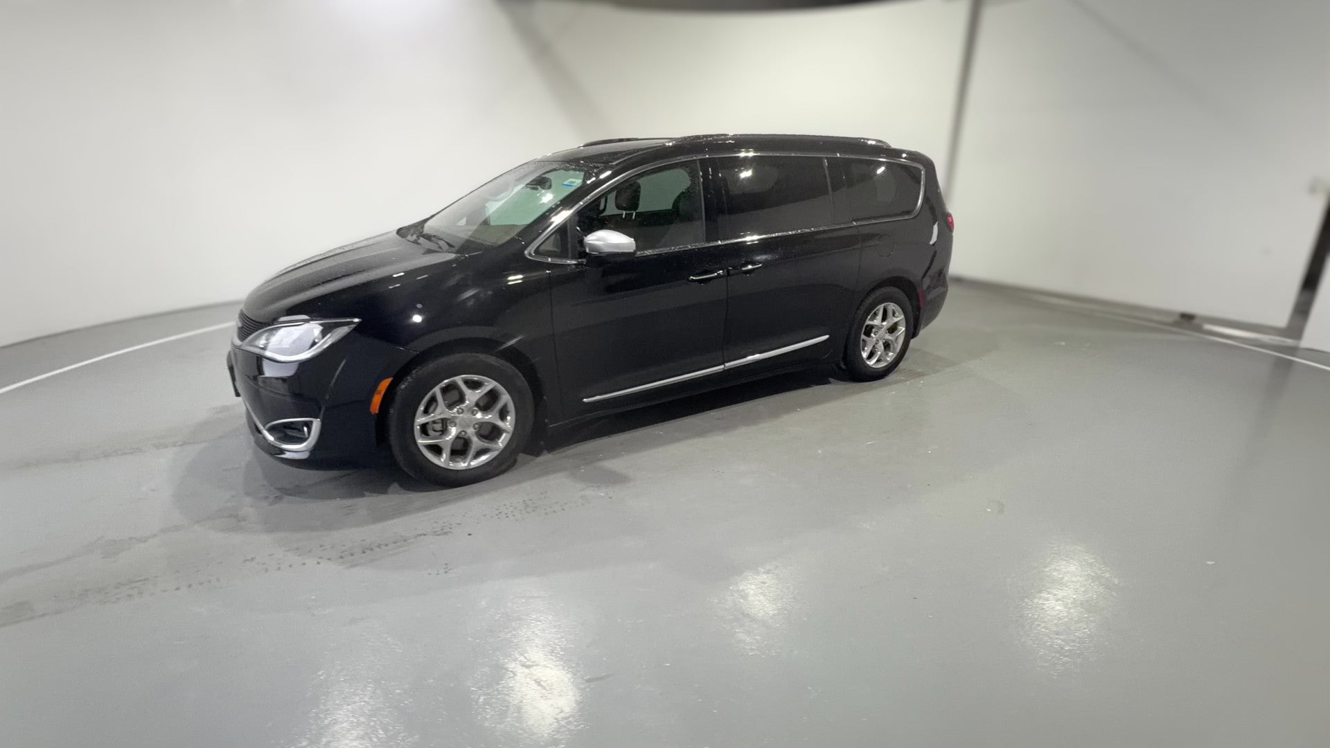 2017 Chrysler Pacifica vehicle photo