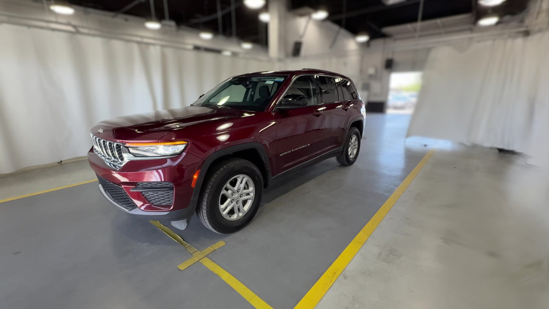 2024 Jeep Grand Cherokee vehicle photo