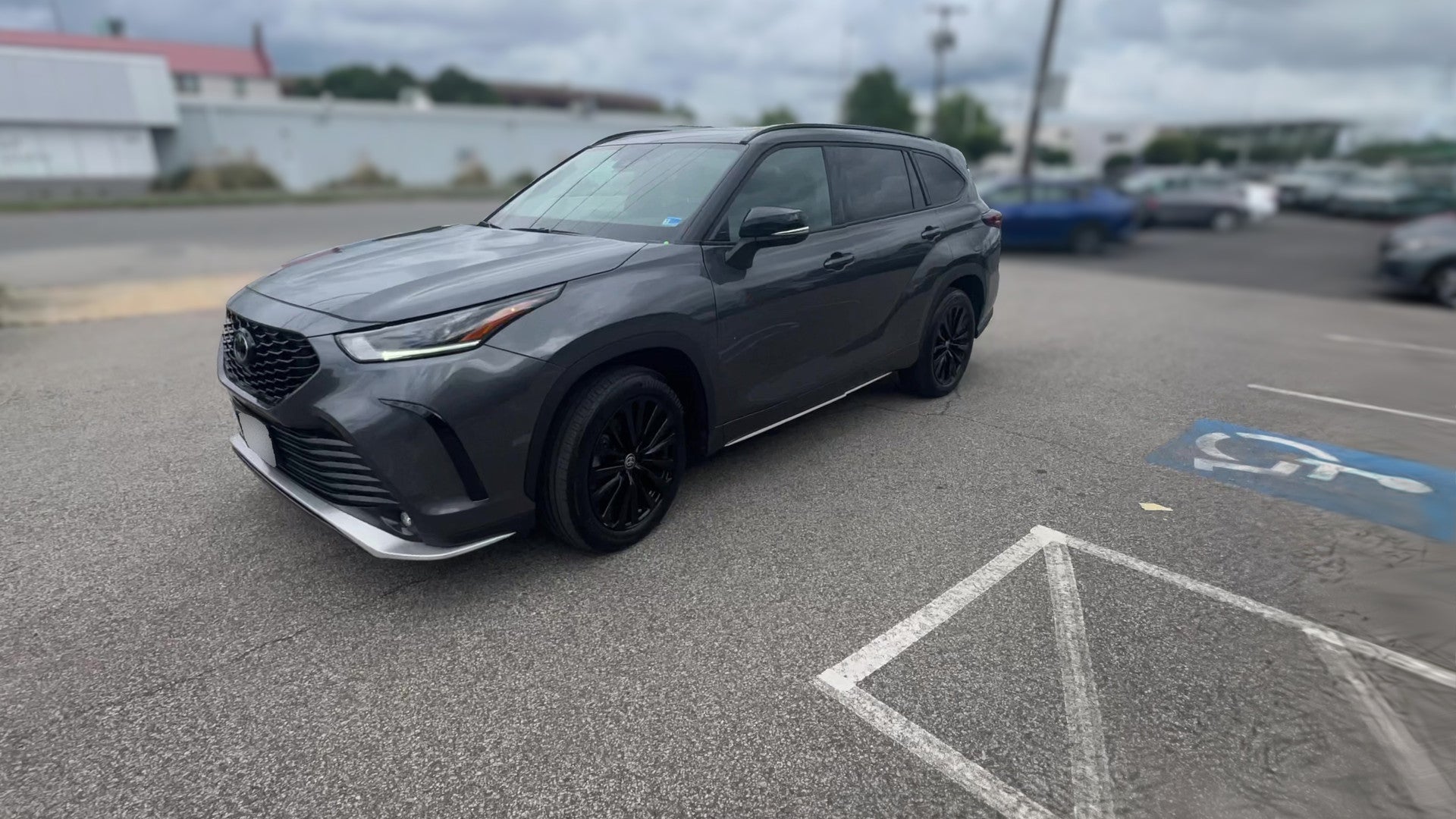 2025 Toyota Highlander vehicle photo