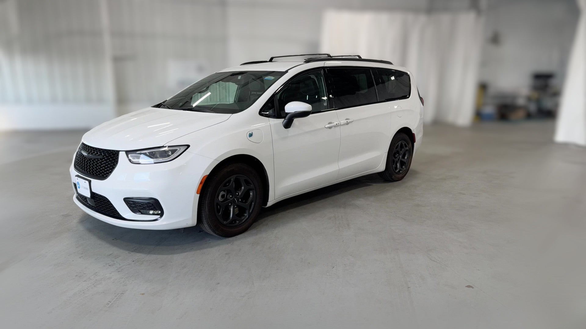 2023 Chrysler Pacifica Hybrid vehicle photo