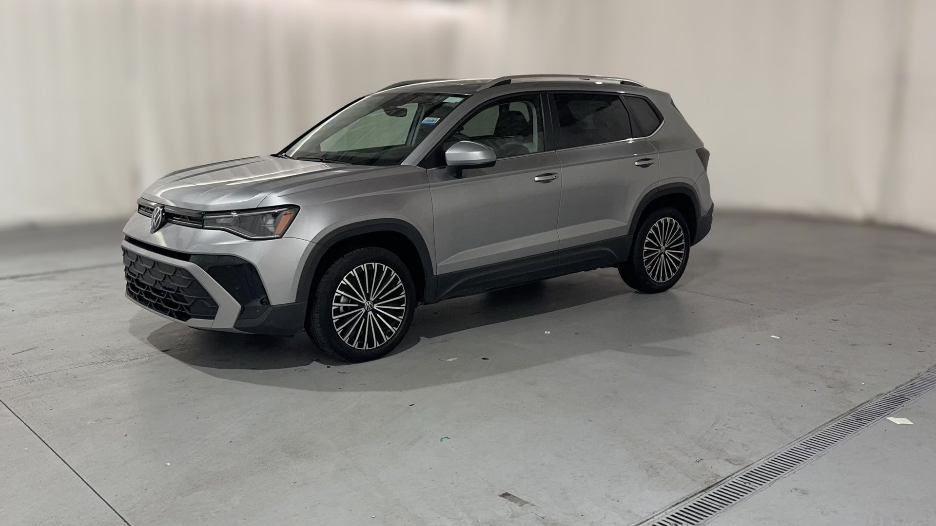 2025 Volkswagen Taos vehicle photo