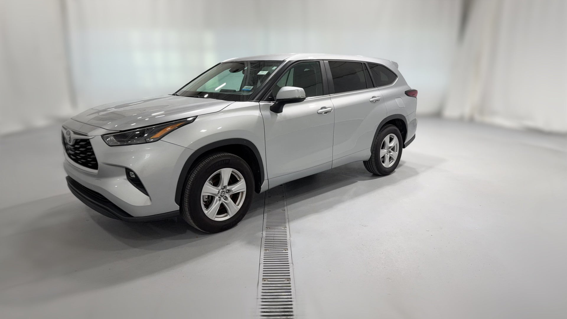 2025 Toyota Highlander vehicle photo