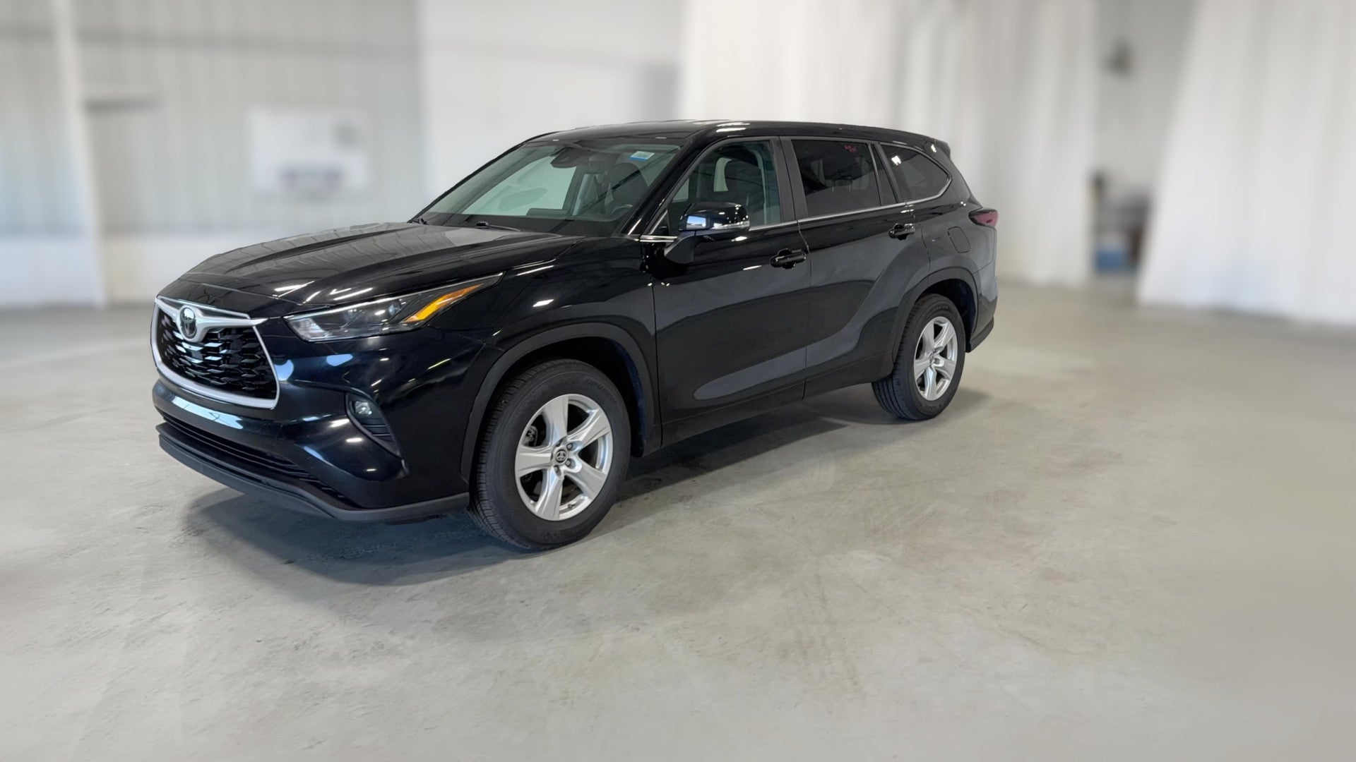 2025 Toyota Highlander vehicle photo