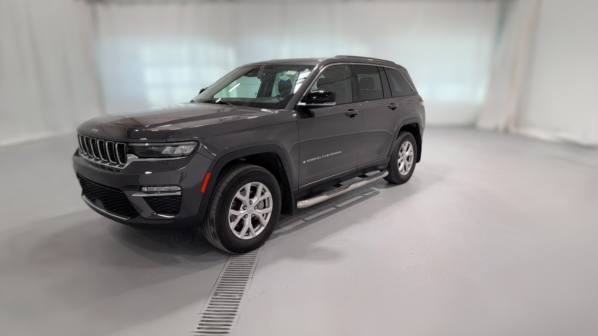 2022 Jeep Grand Cherokee vehicle photo
