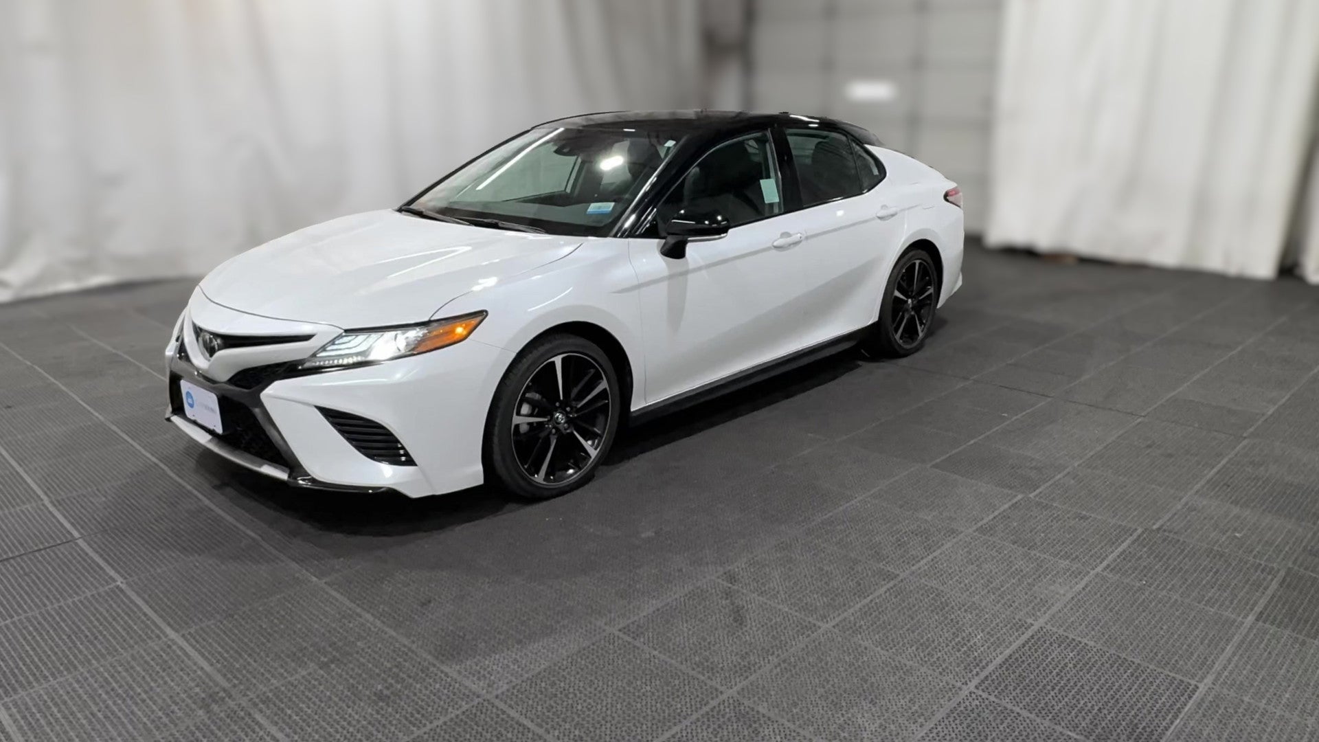 2019 Toyota Camry vehicle photo