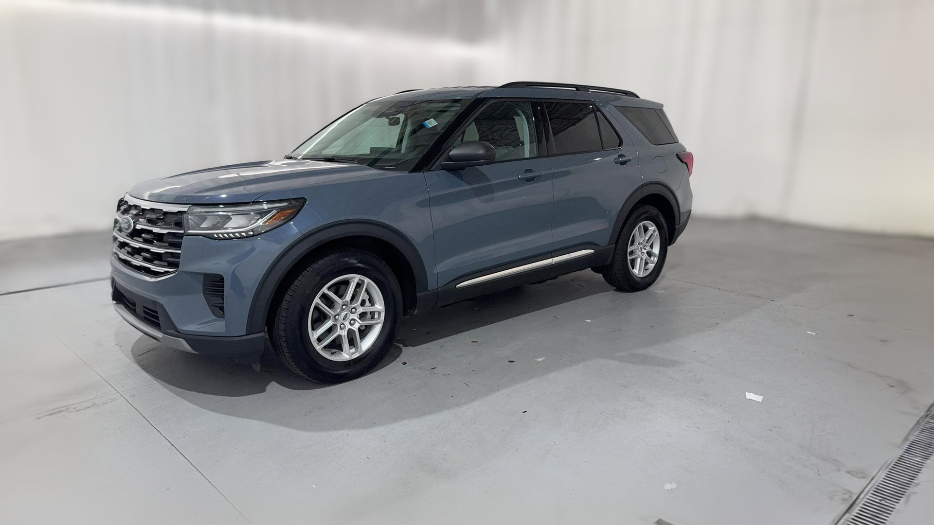 2025 Ford Explorer vehicle photo