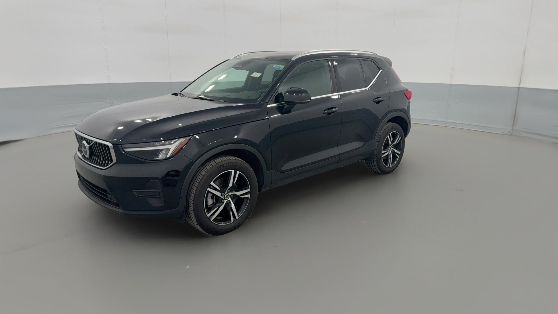 2025 Volvo XC40 vehicle photo