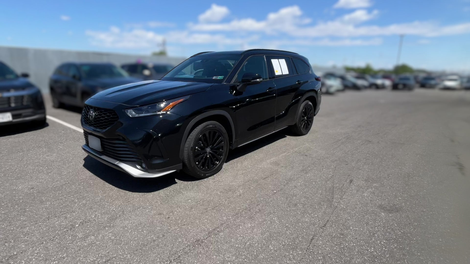 2025 Toyota Highlander vehicle photo