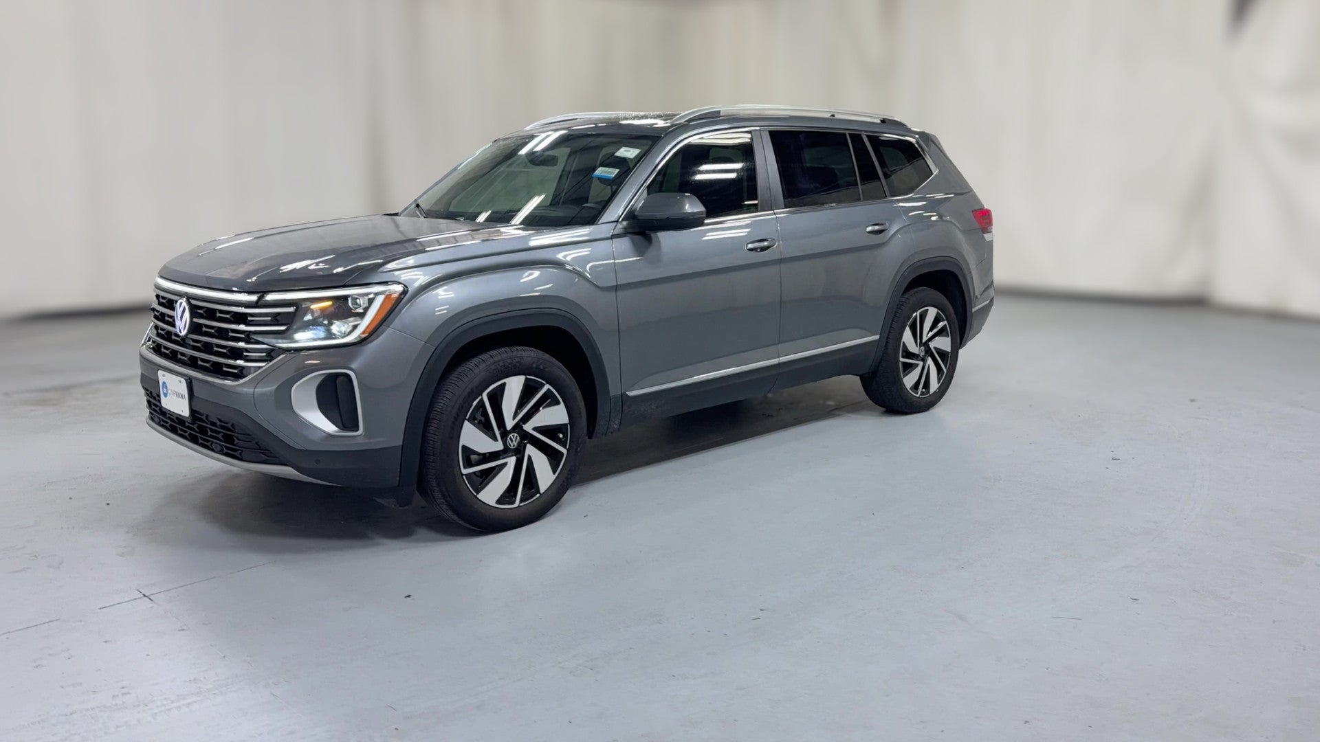 2025 Volkswagen Atlas vehicle photo