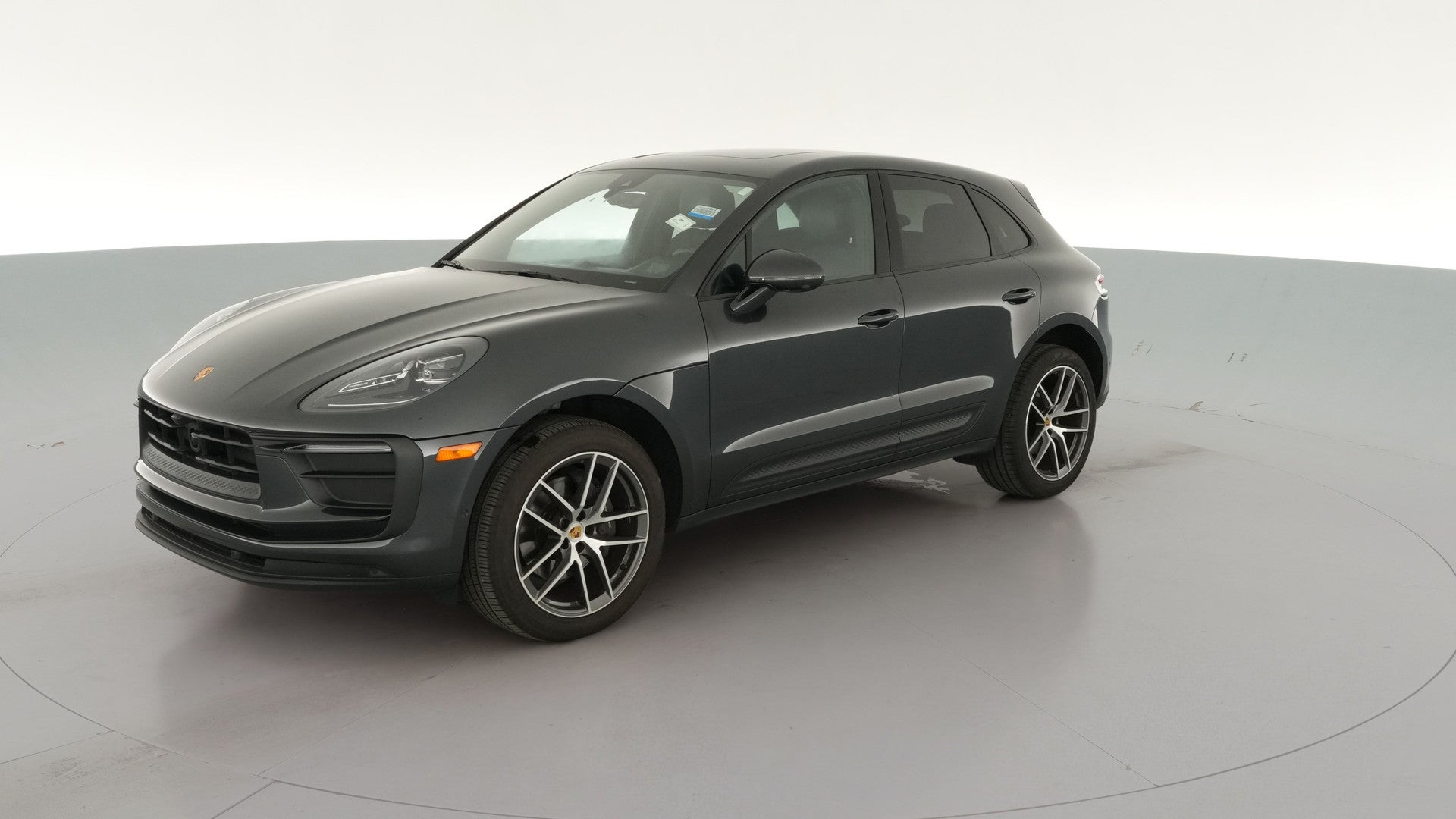2022 Porsche Macan vehicle photo