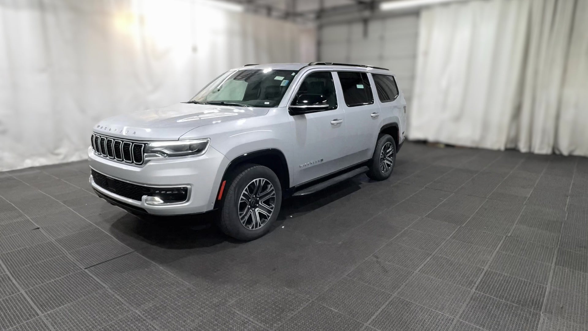 2025 Jeep Wagoneer vehicle photo