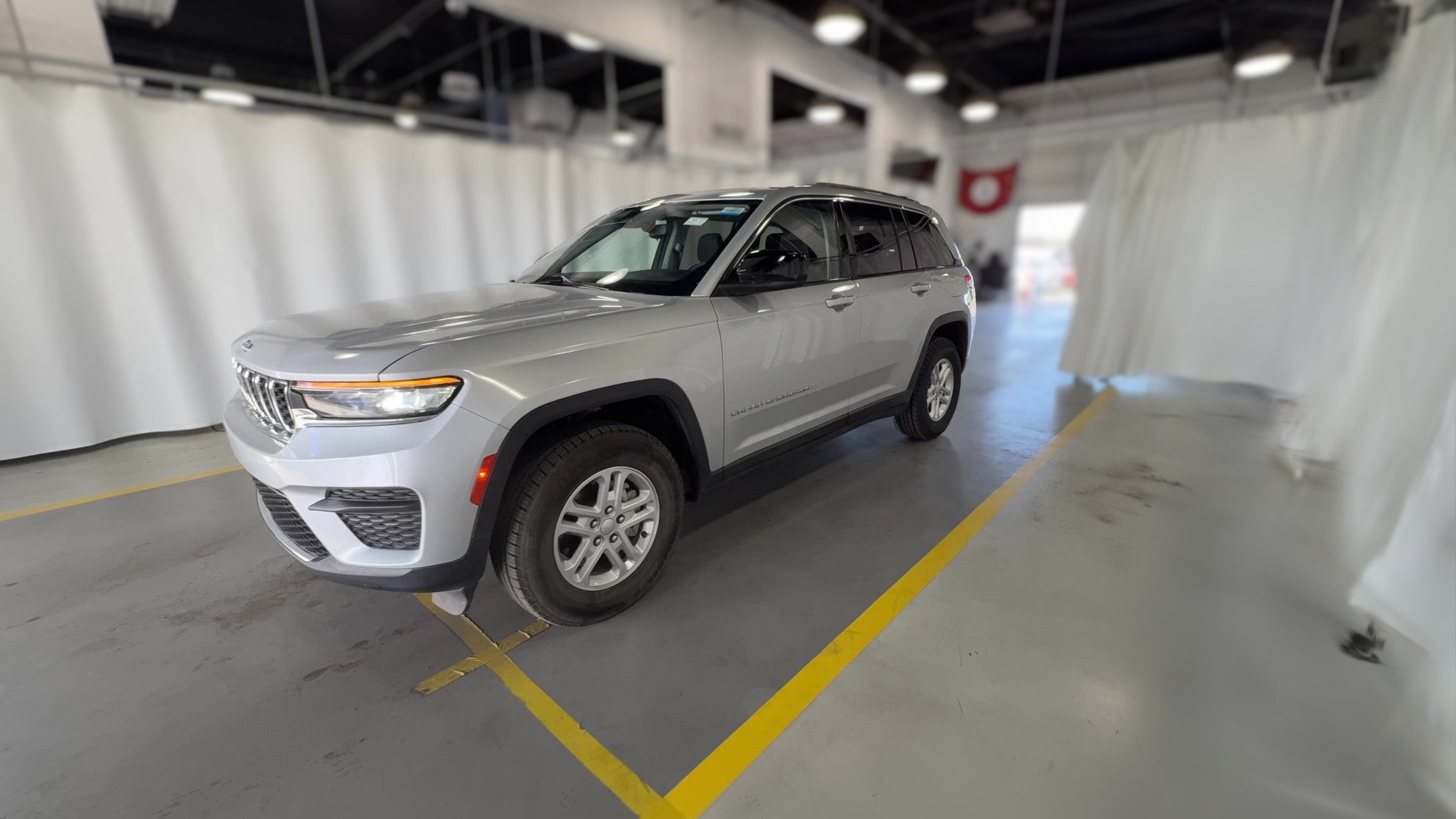 2024 Jeep Grand Cherokee vehicle photo