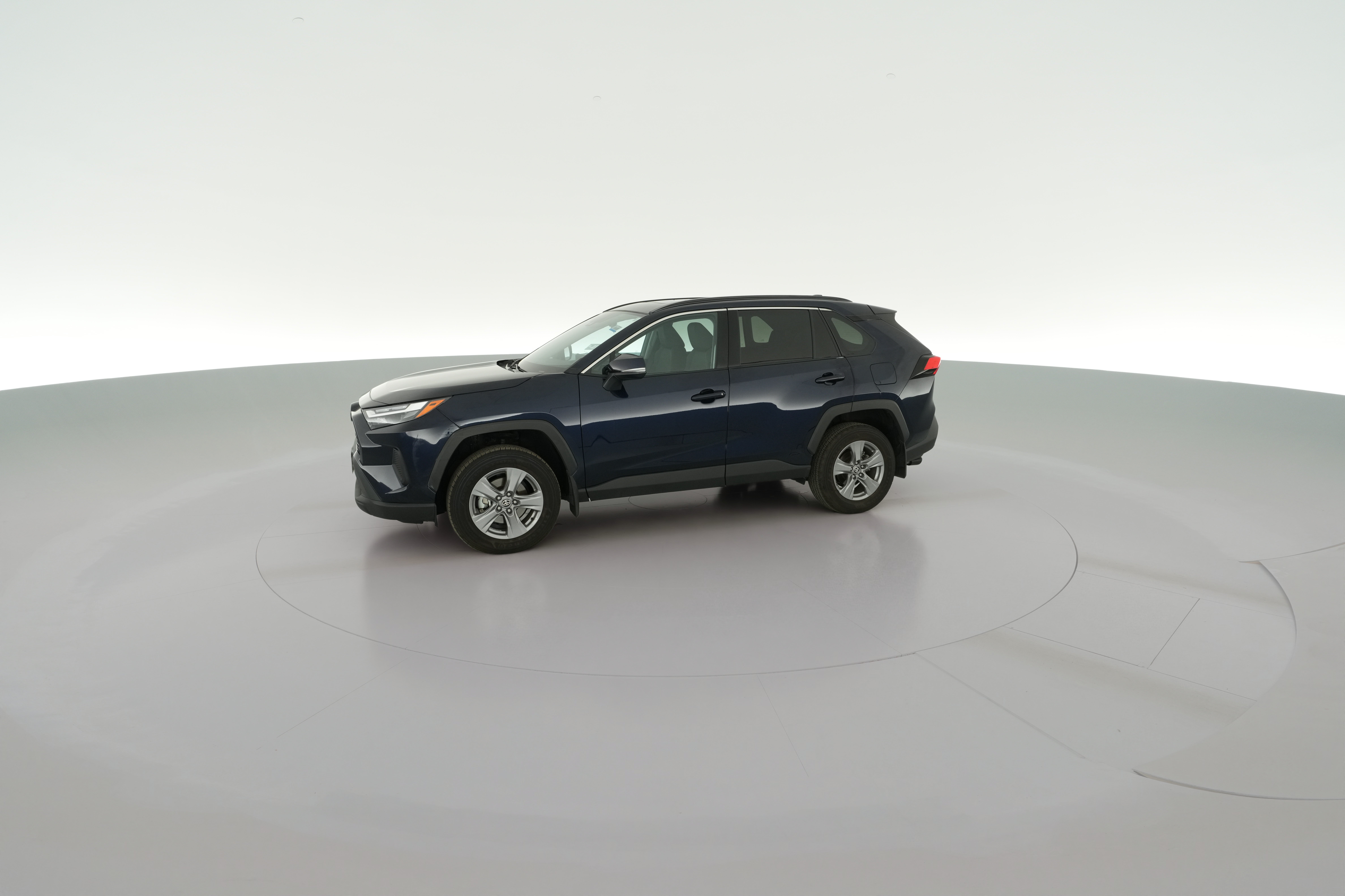 2022 Toyota RAV4 XLE - Photo 28