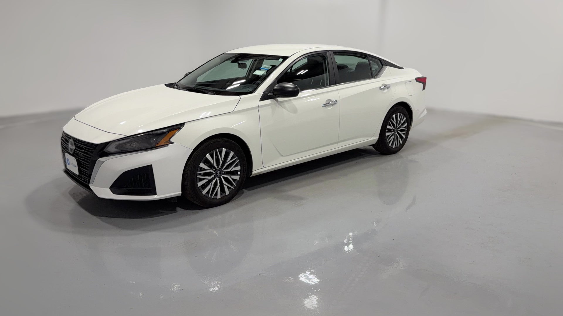 2025 Nissan Altima vehicle photo