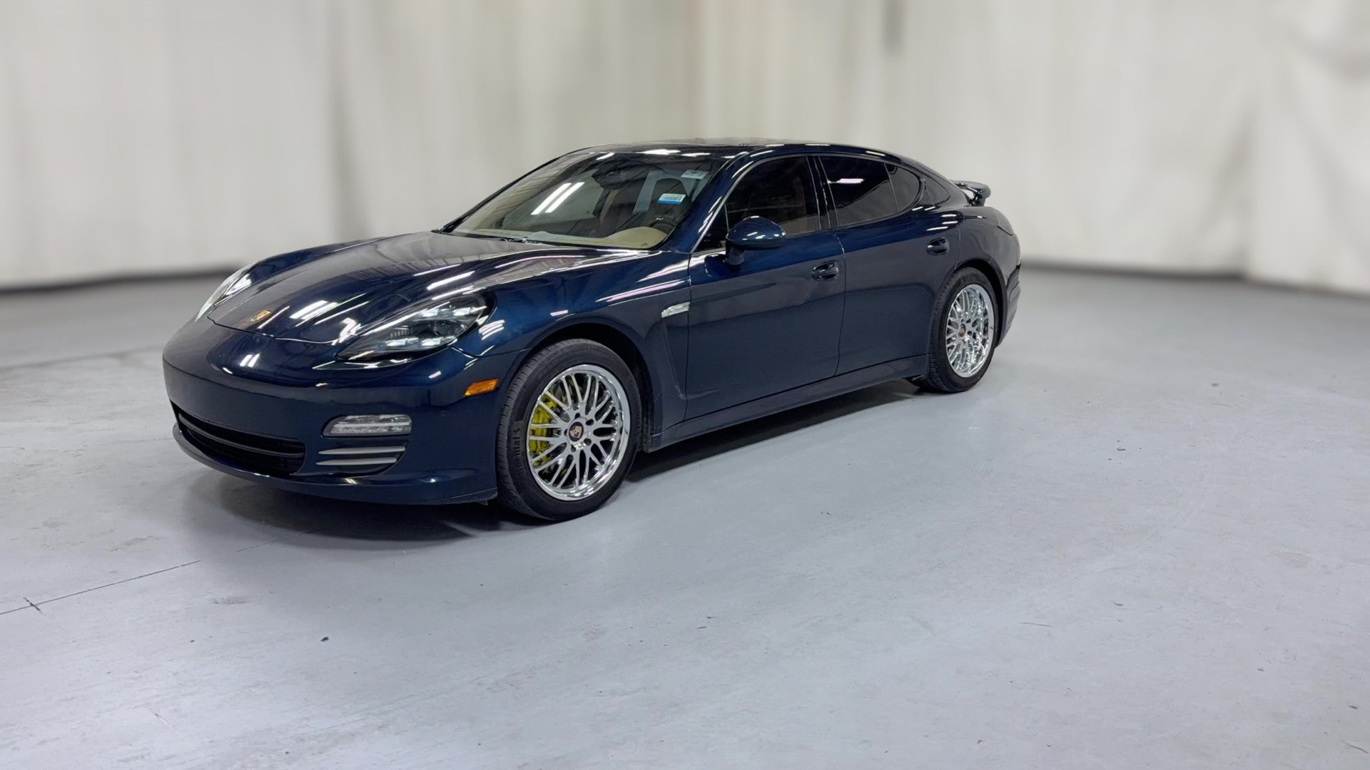 2012 Porsche Panamera vehicle photo