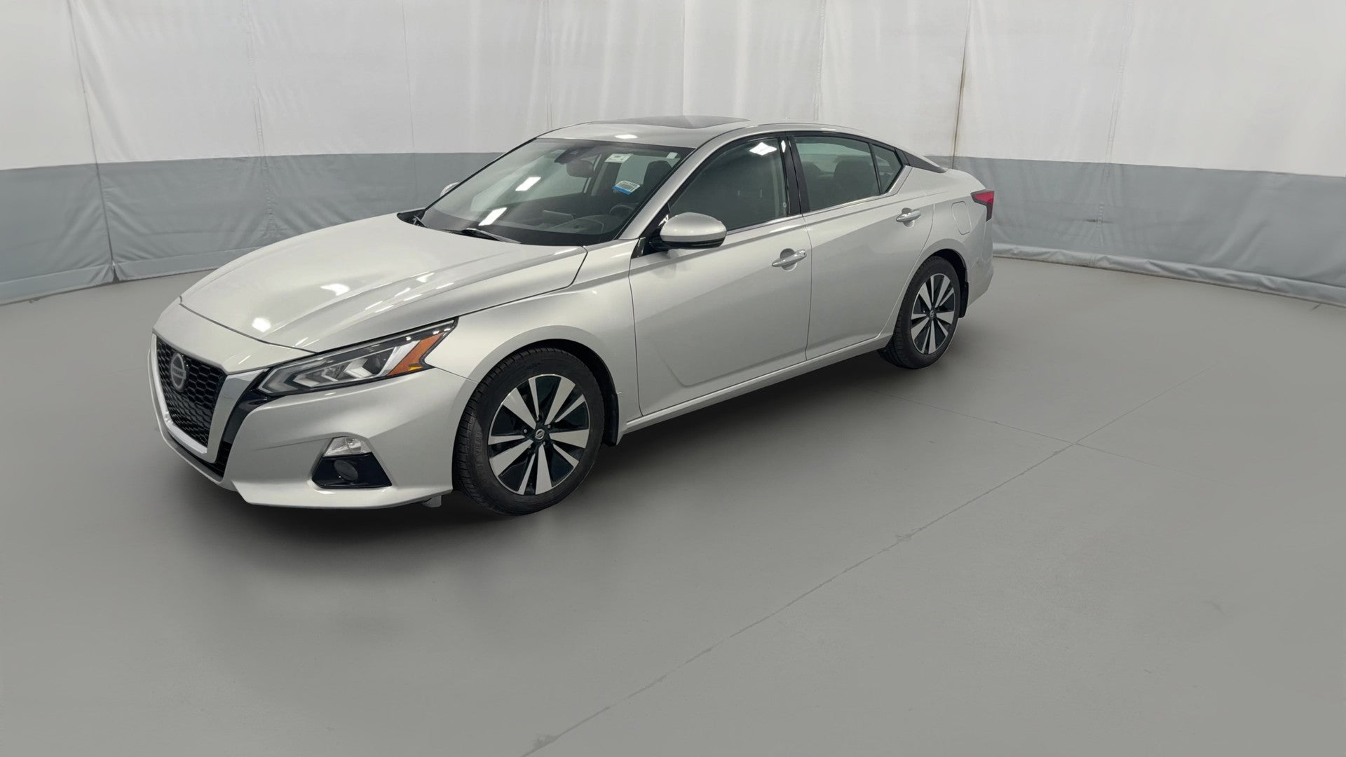 2019 Nissan Altima vehicle photo