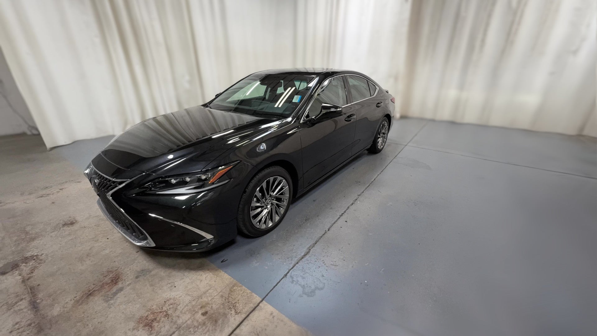 2025 Lexus ES vehicle photo
