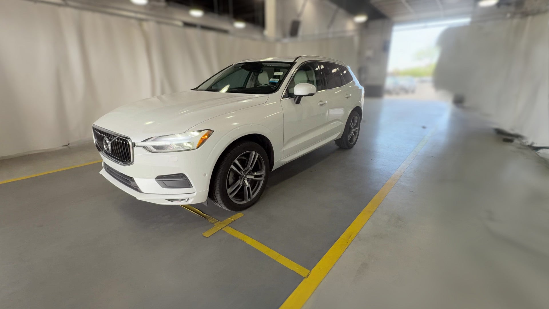 2018 Volvo XC60 vehicle photo