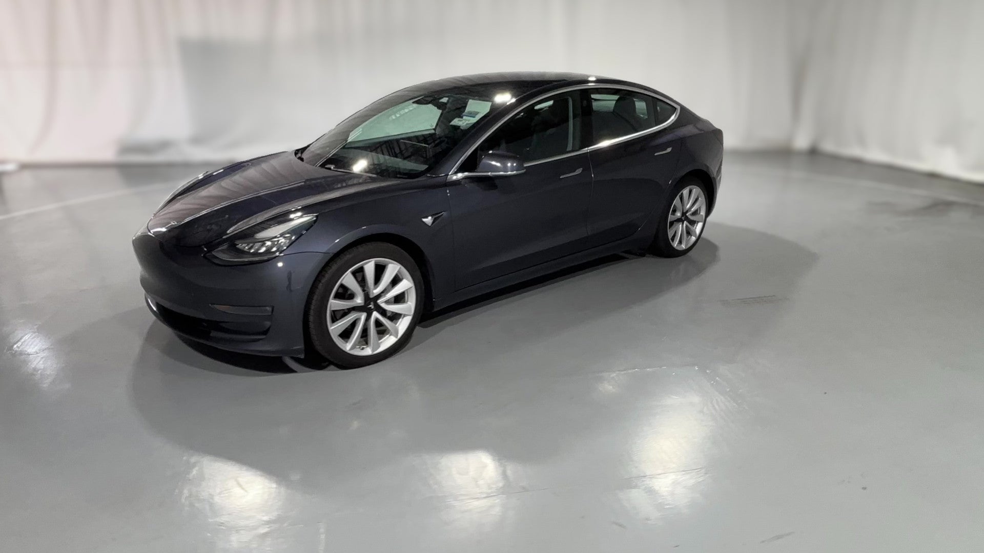 2019 Tesla Model 3 vehicle photo