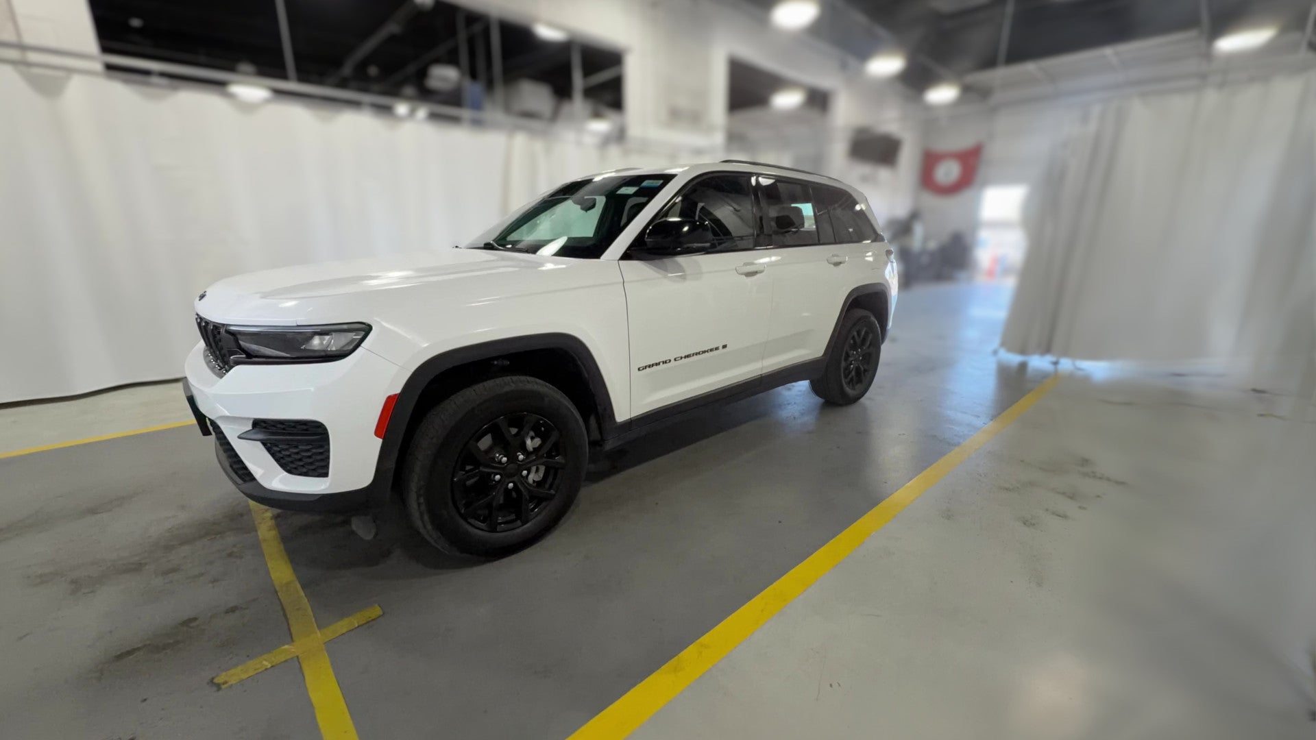 2024 Jeep Grand Cherokee vehicle photo