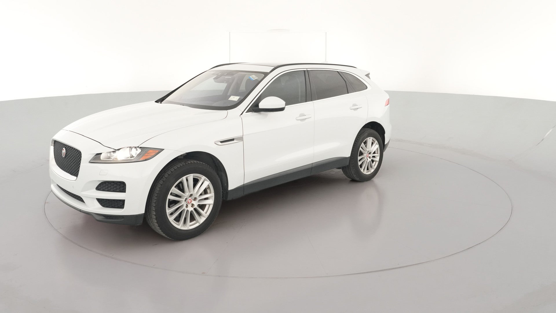 2018 Jaguar F-PACE vehicle photo