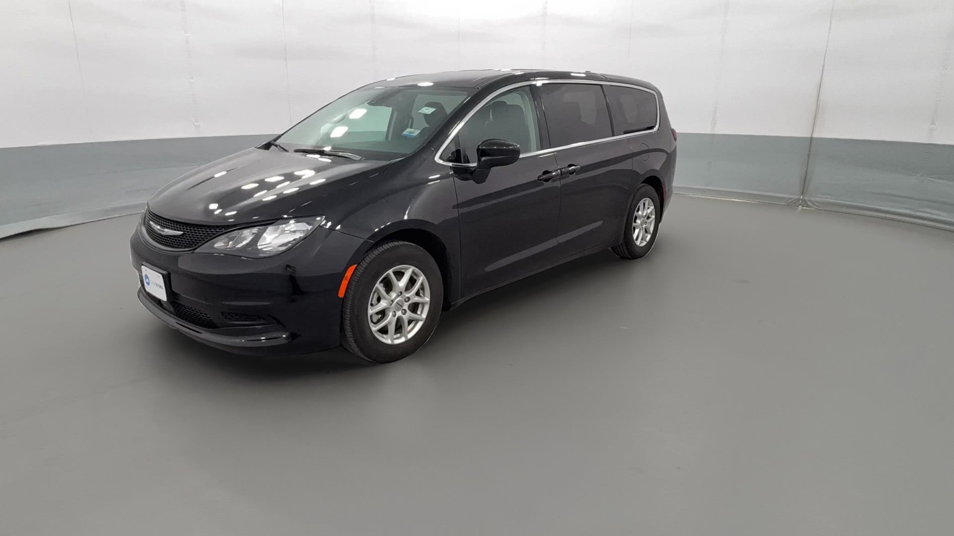 2023 Chrysler Voyager vehicle photo